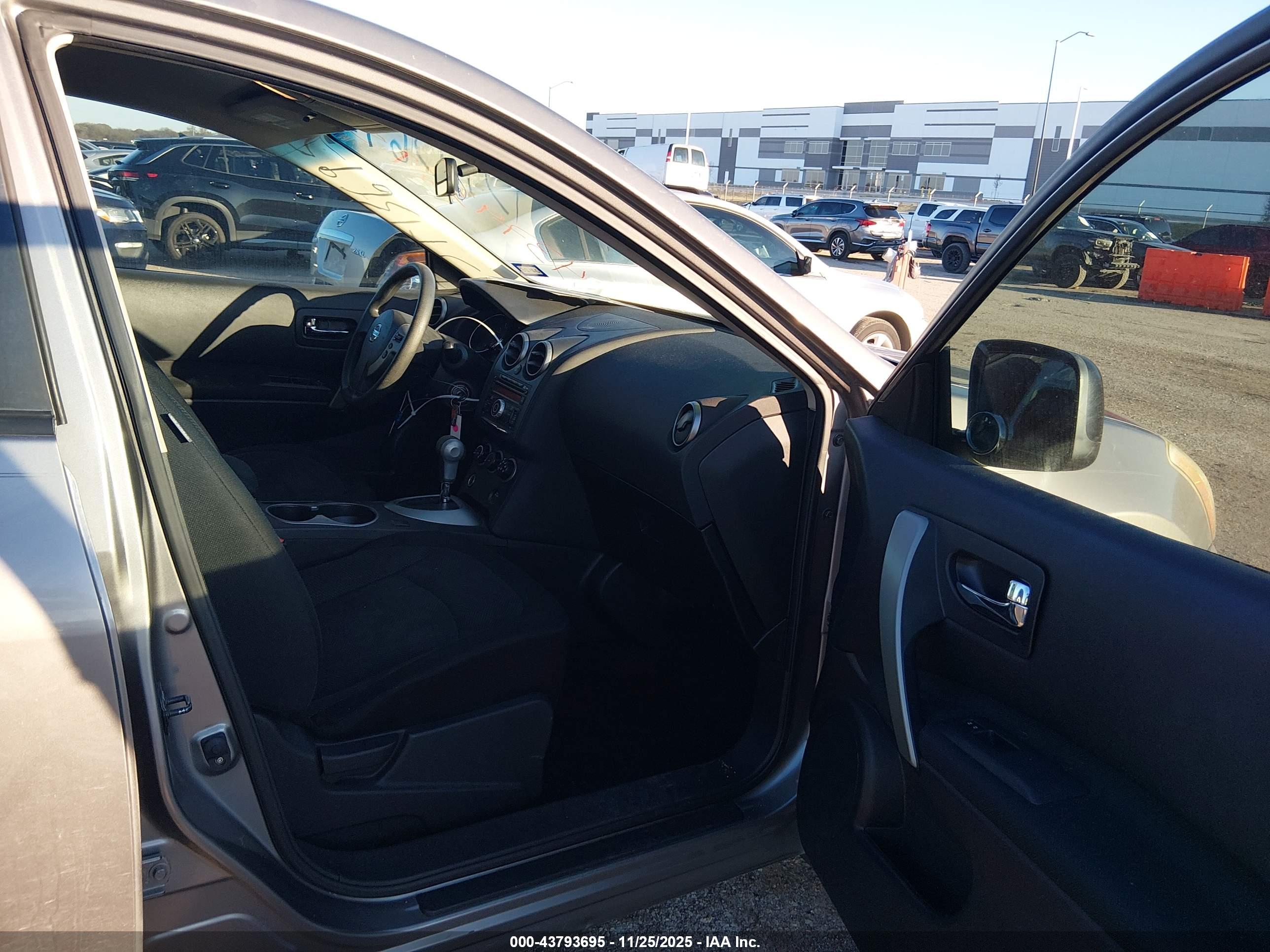 NISSAN ROGUE image 5