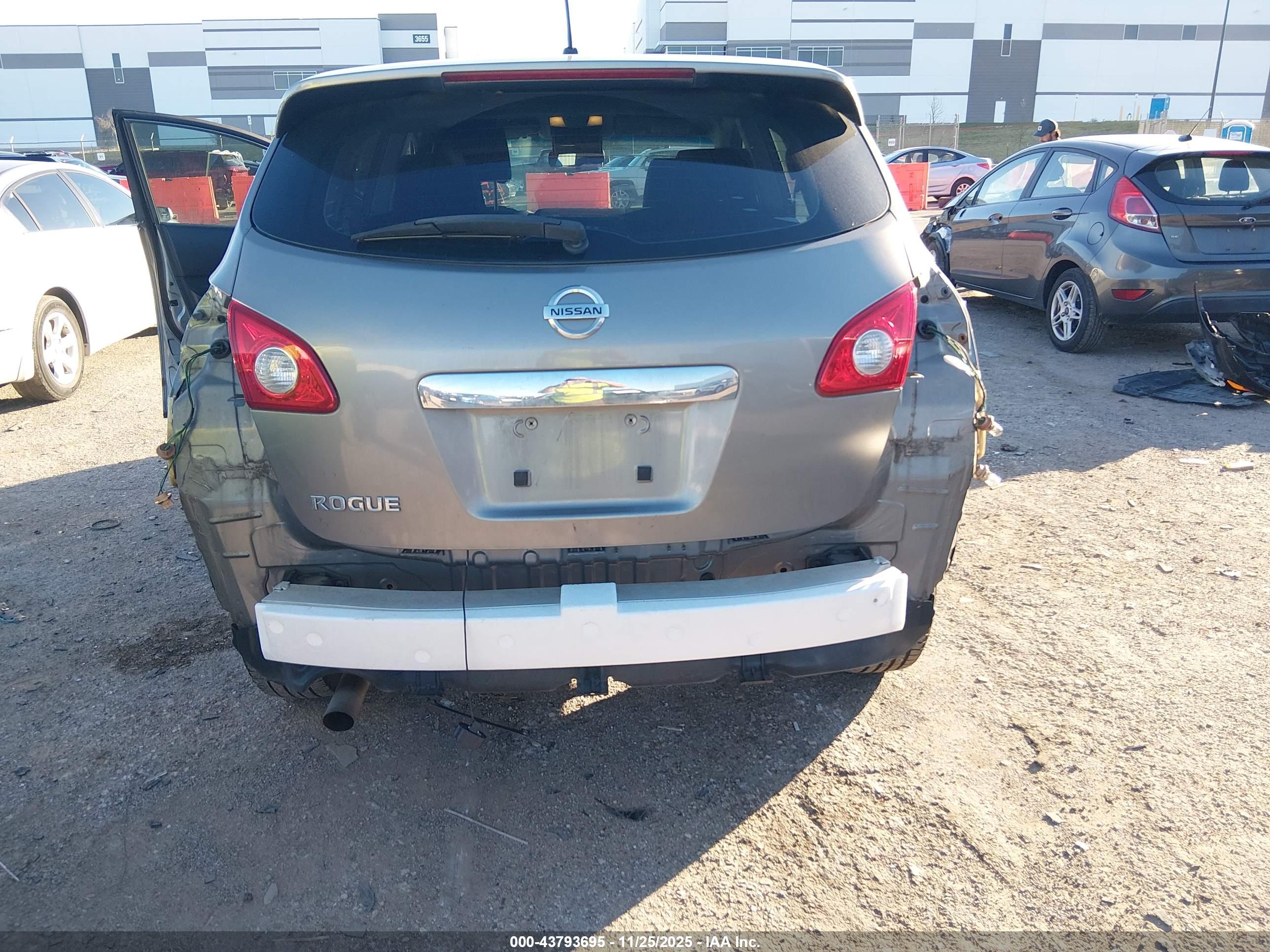 NISSAN ROGUE image 6
