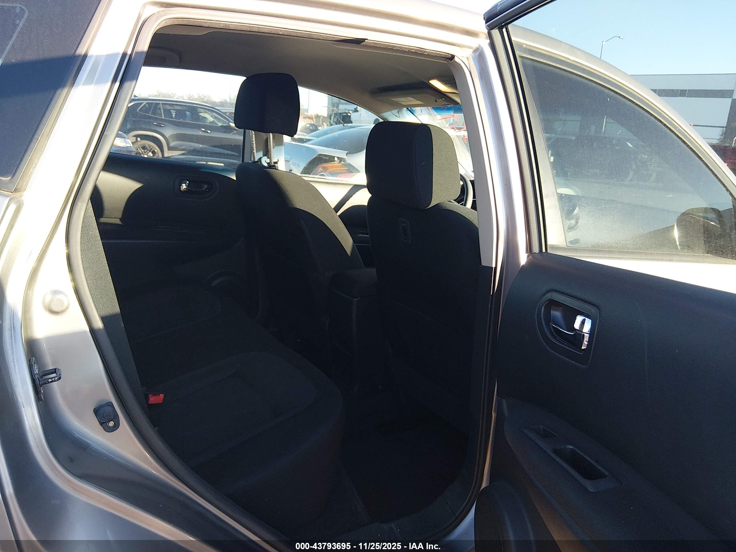 NISSAN ROGUE image 8