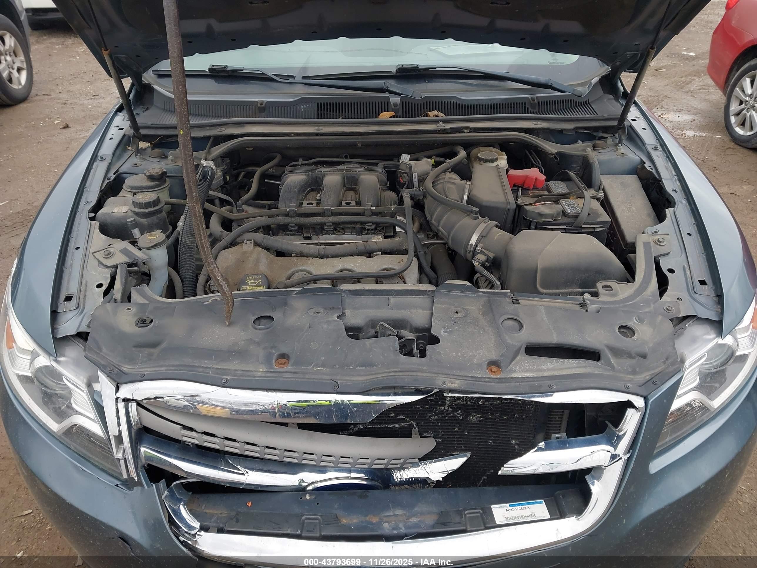 FORD TAURUS image 10