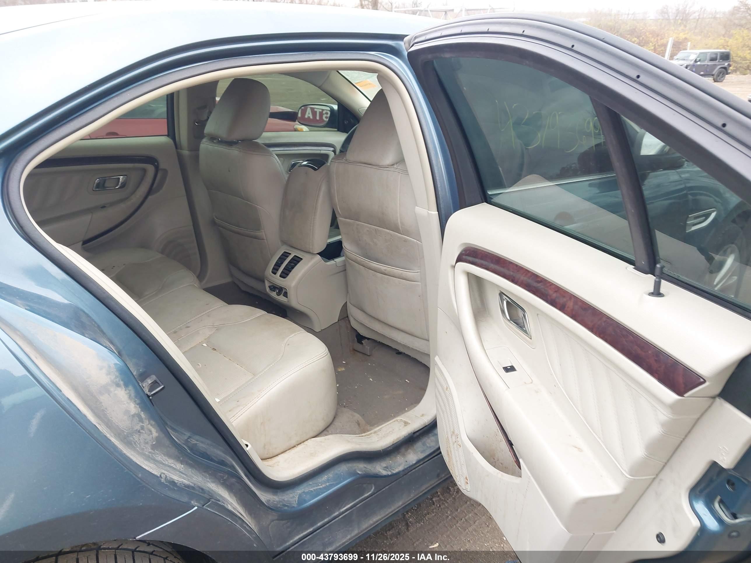 FORD TAURUS image 8