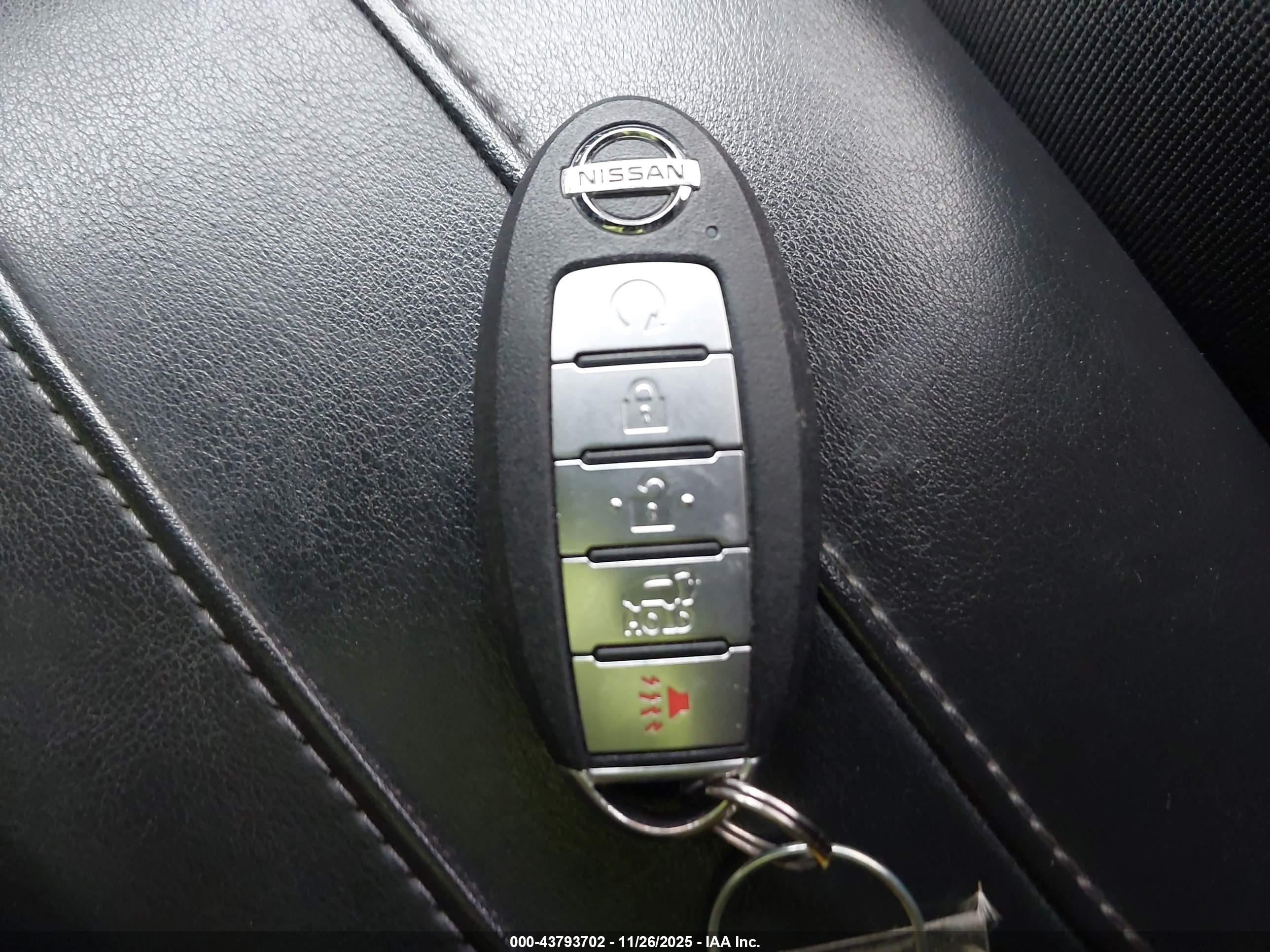 NISSAN ROGUE image 11