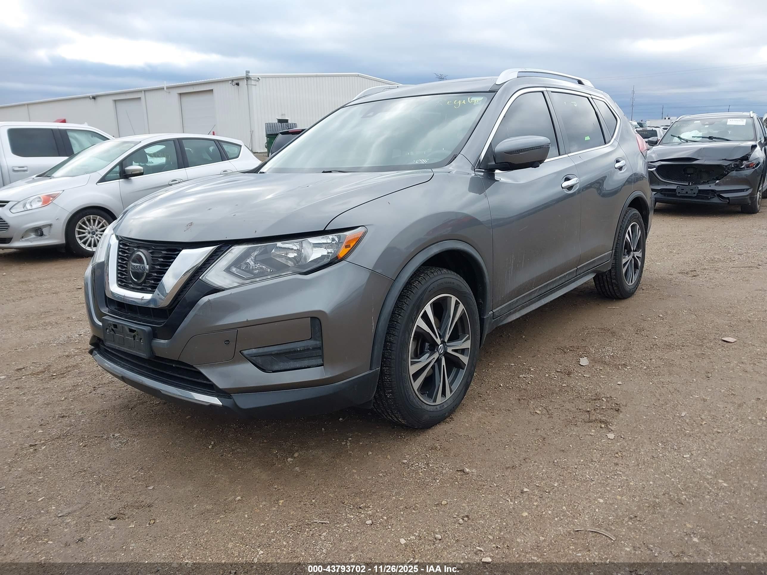 NISSAN ROGUE image 2