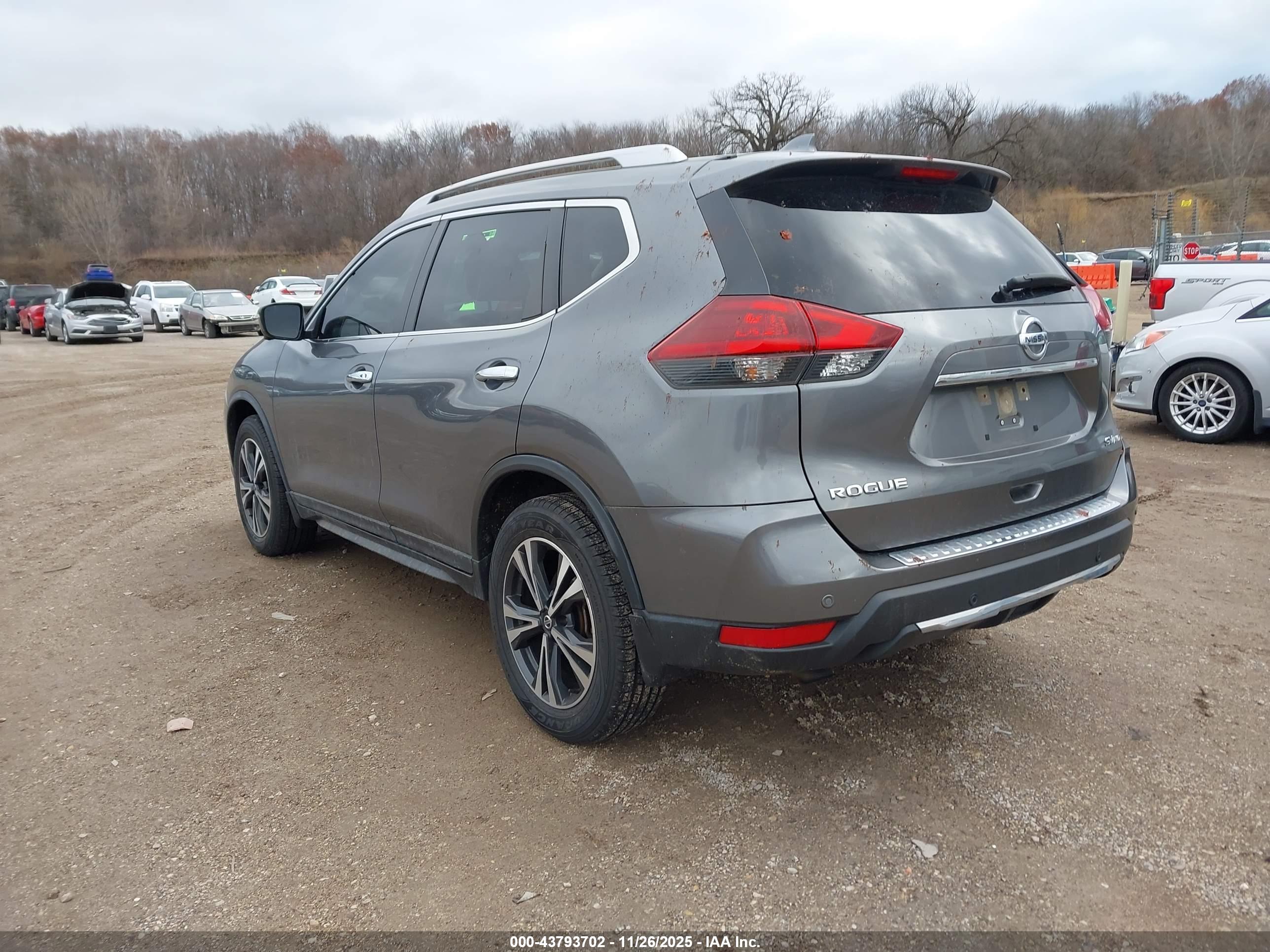 NISSAN ROGUE image 3