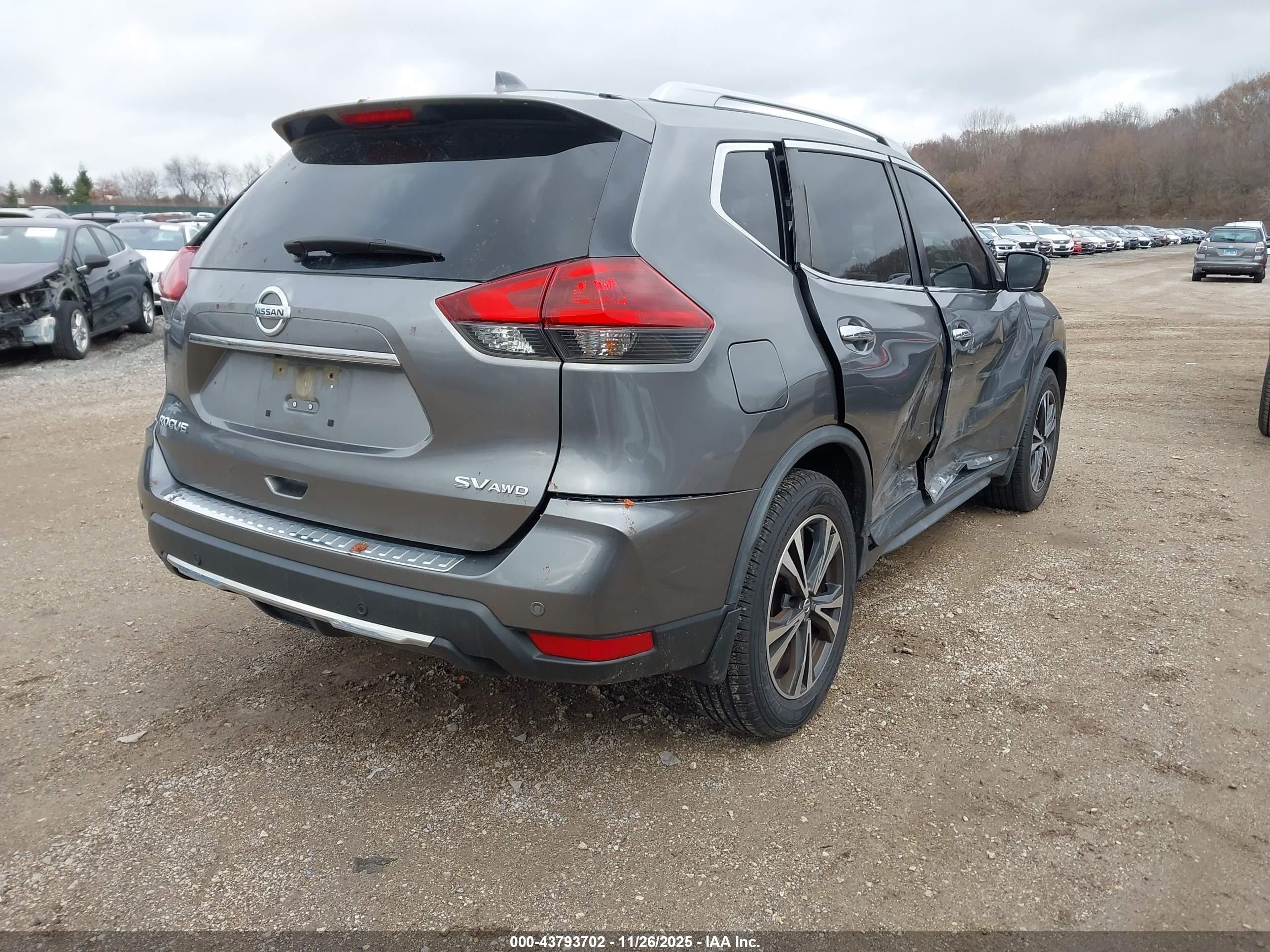 NISSAN ROGUE image 4