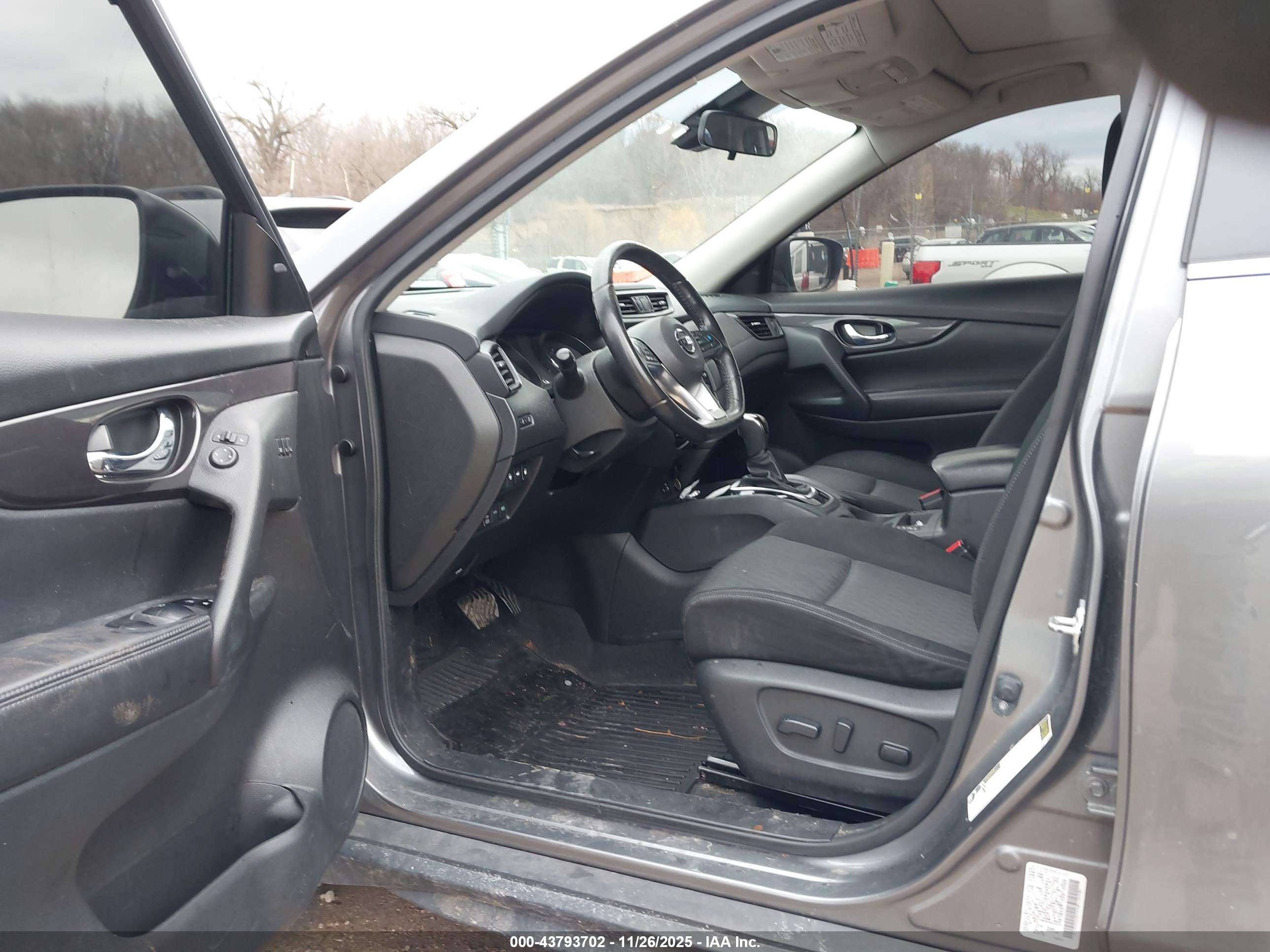 NISSAN ROGUE image 5