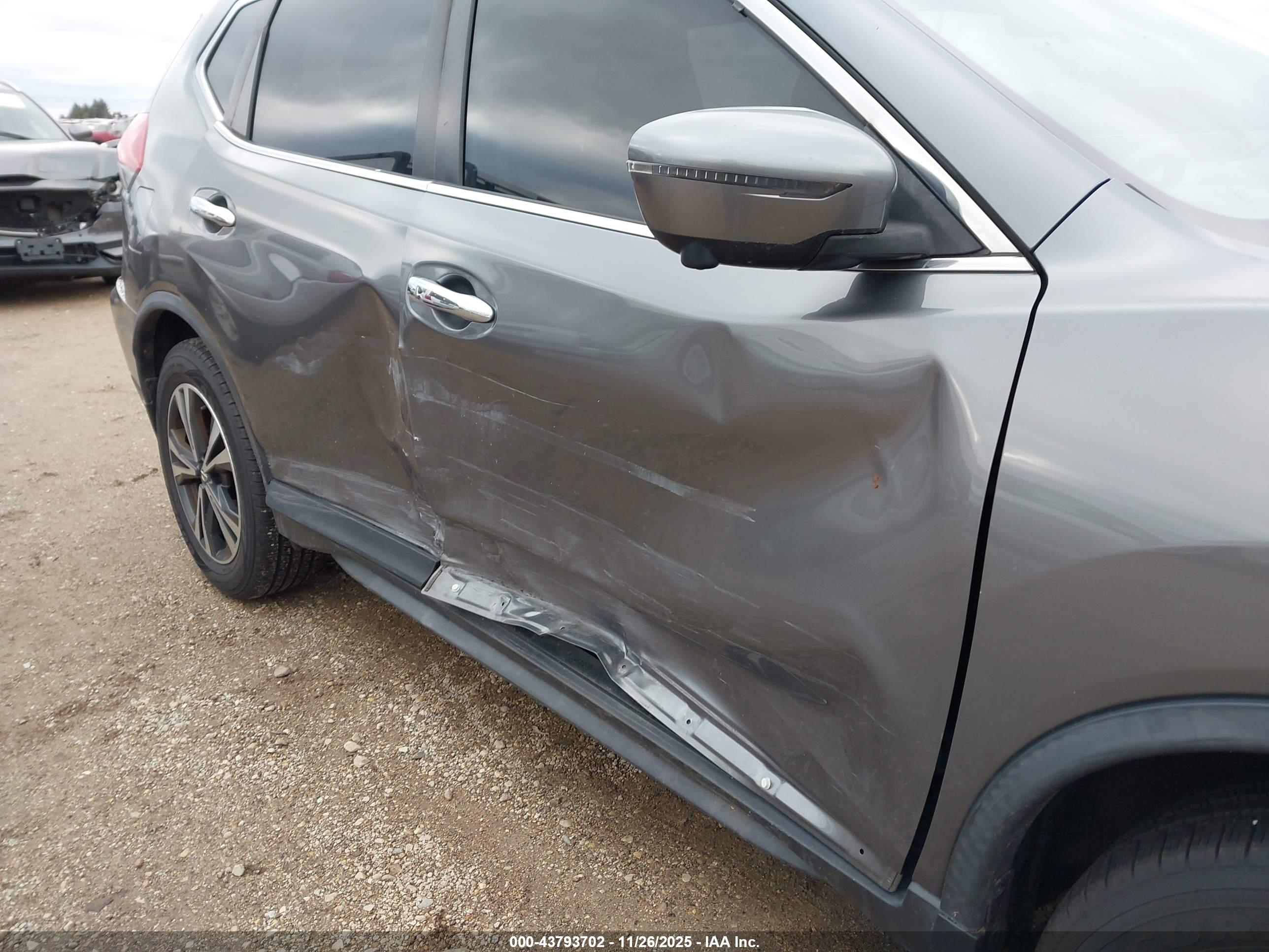 NISSAN ROGUE image 6