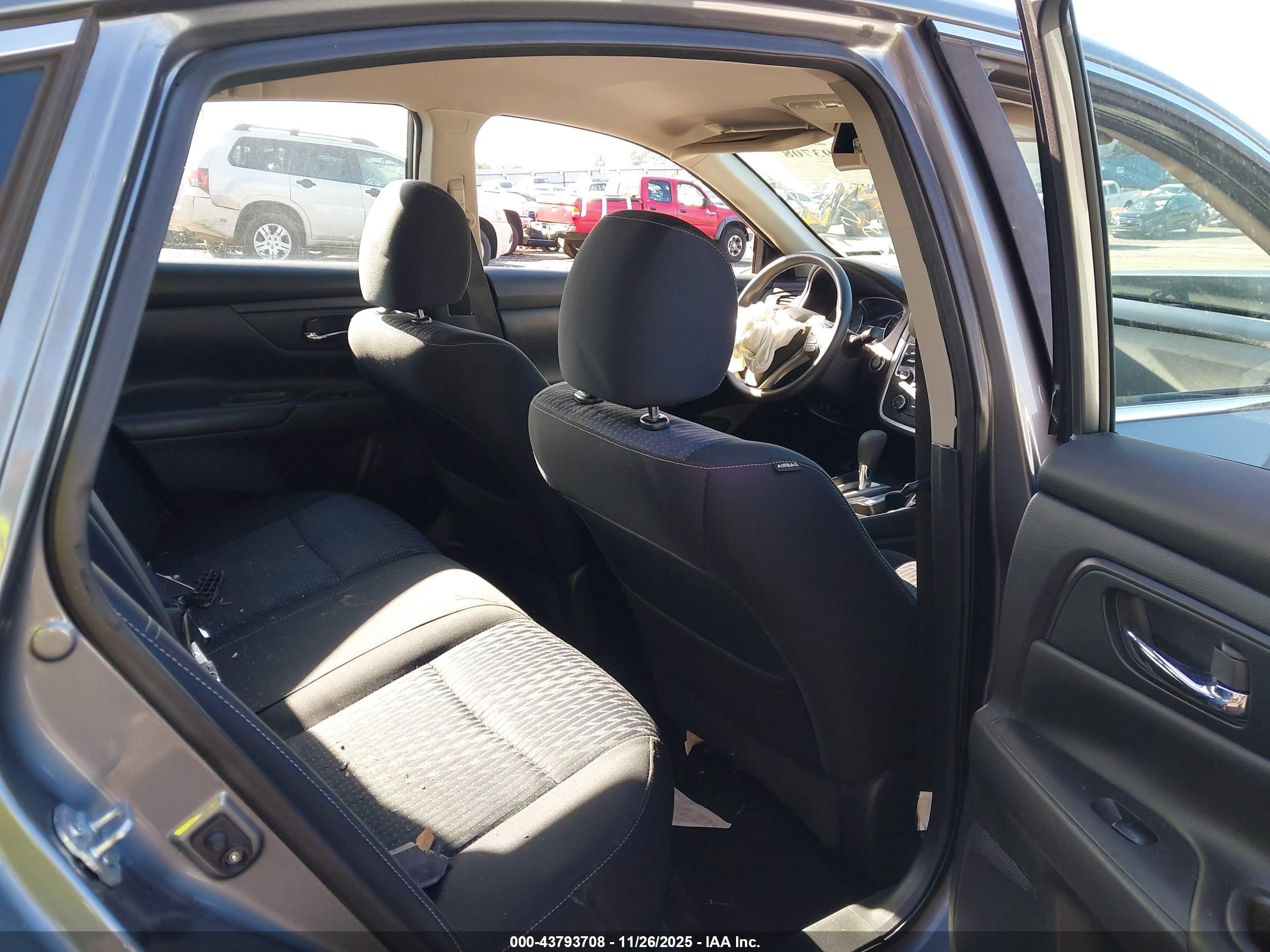 NISSAN ALTIMA image 8