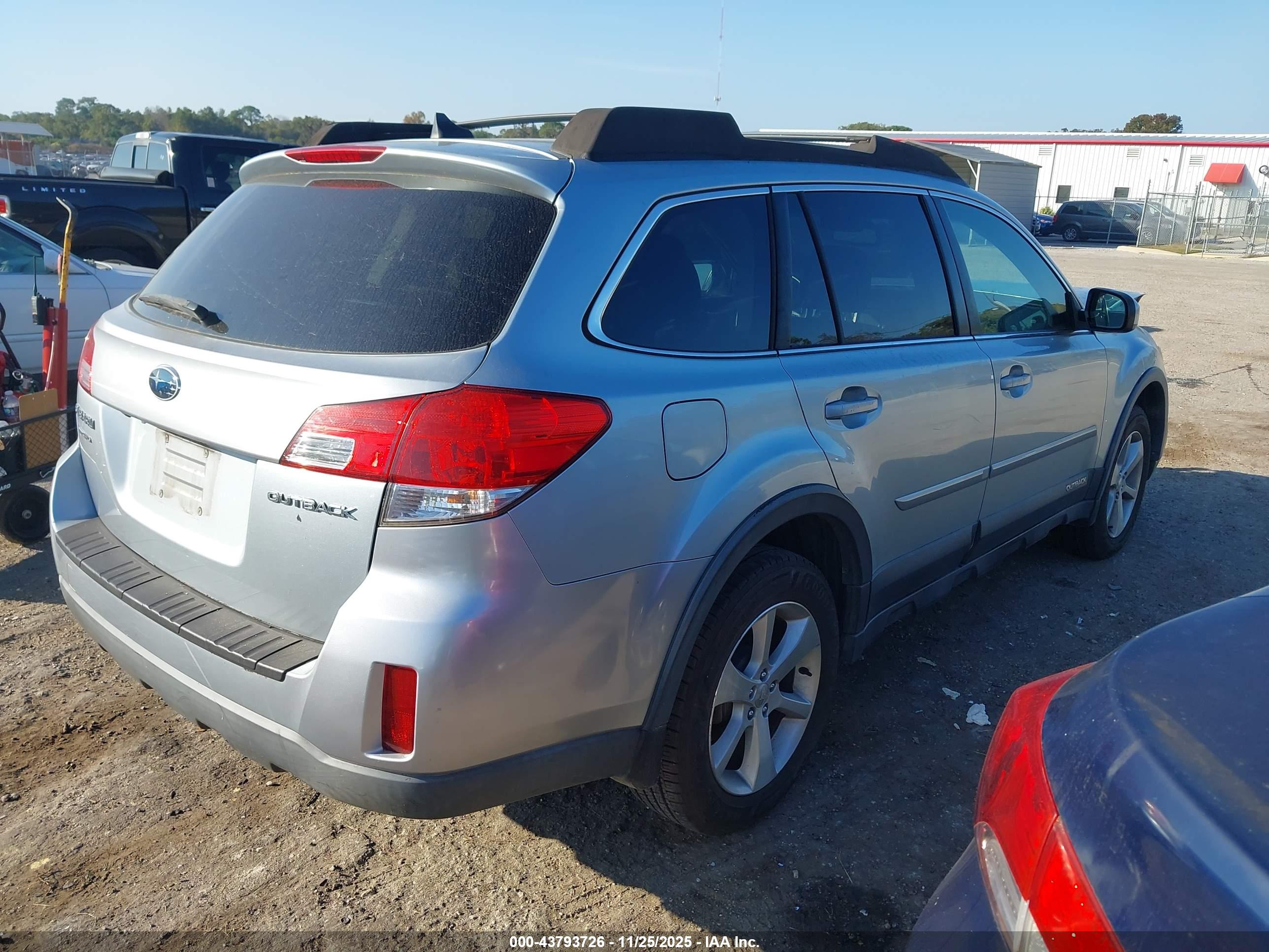 SUBARU OUTBACK image 4