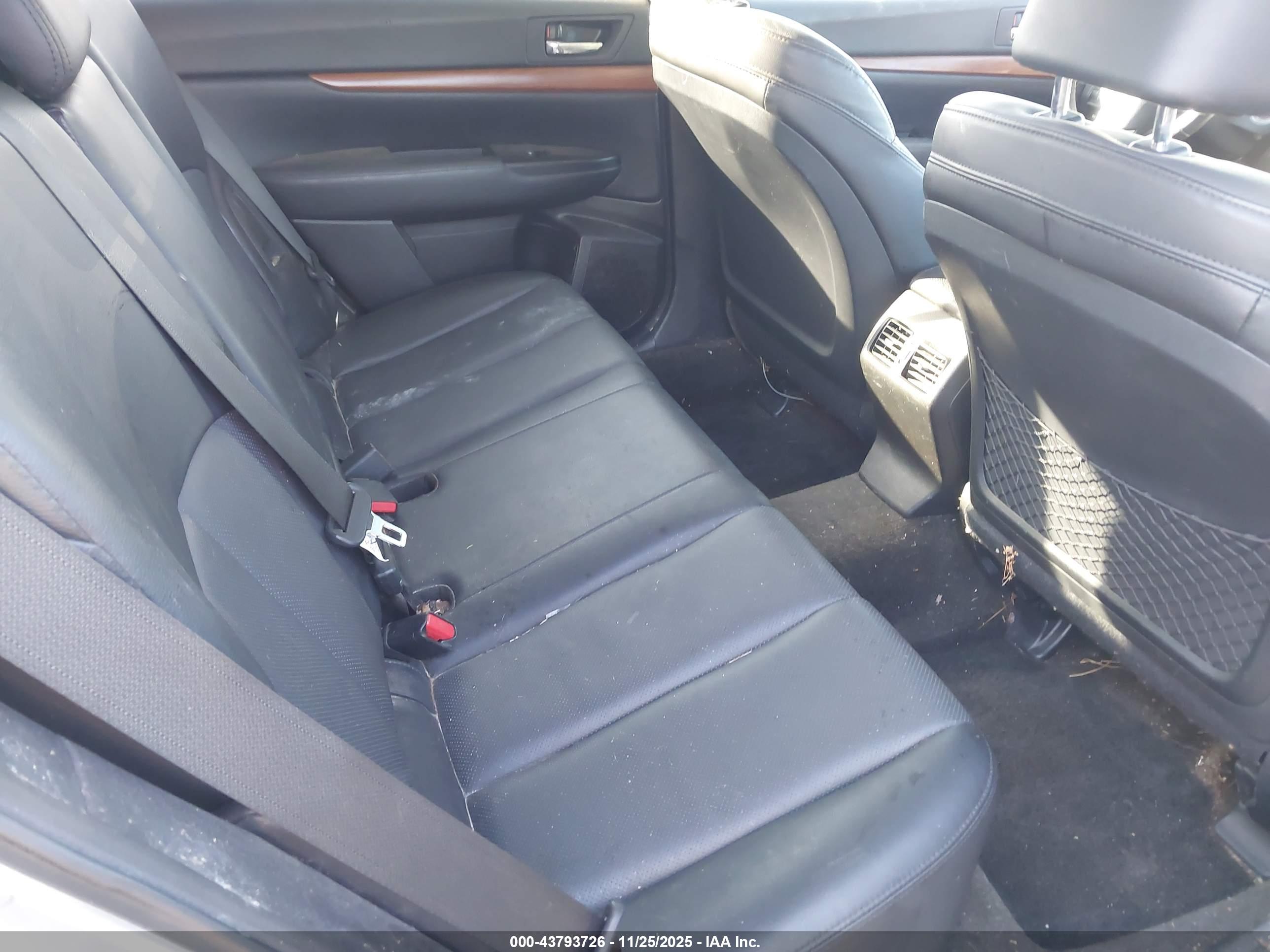 SUBARU OUTBACK image 8