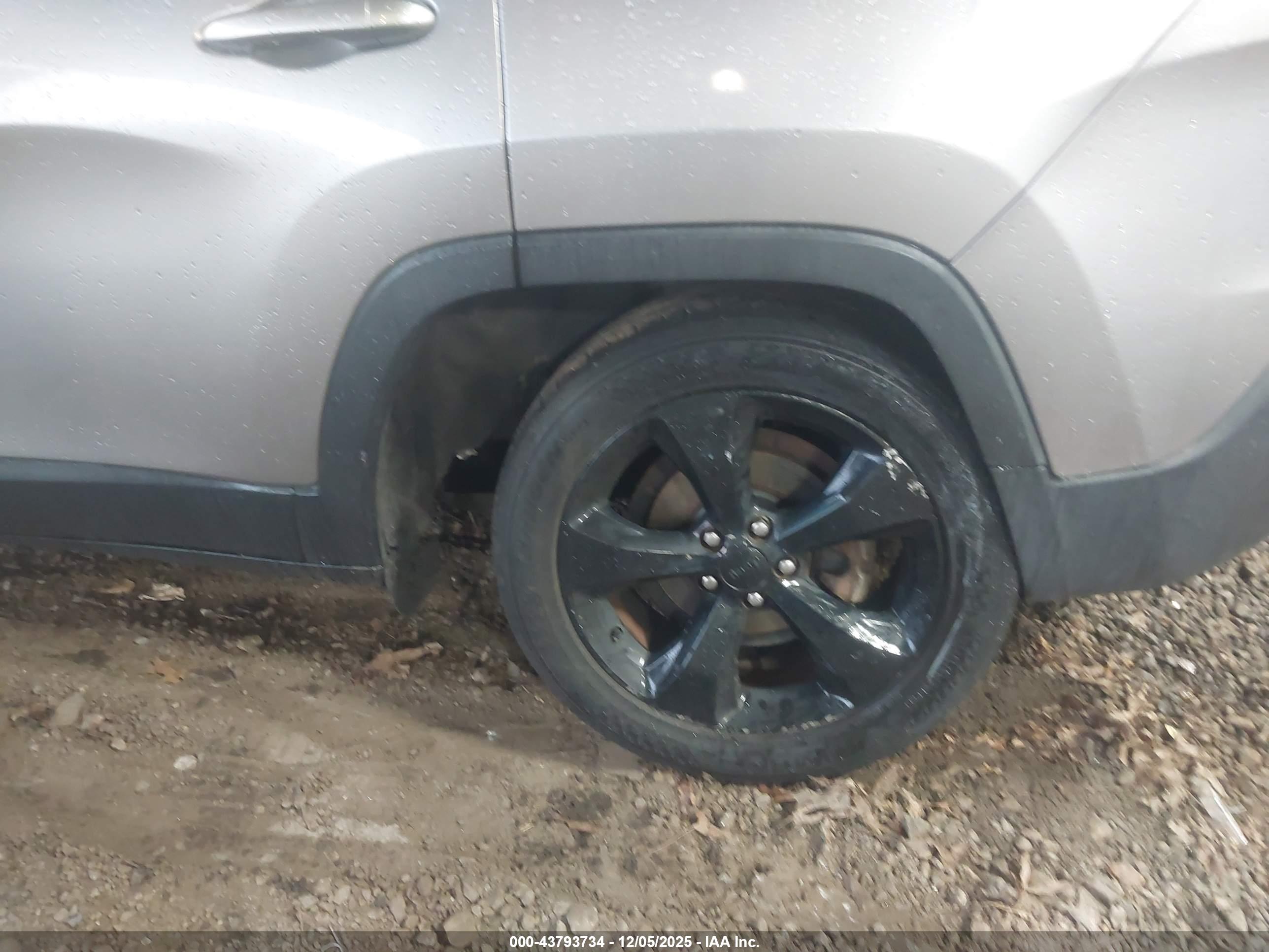 JEEP CHEROKEE image 6