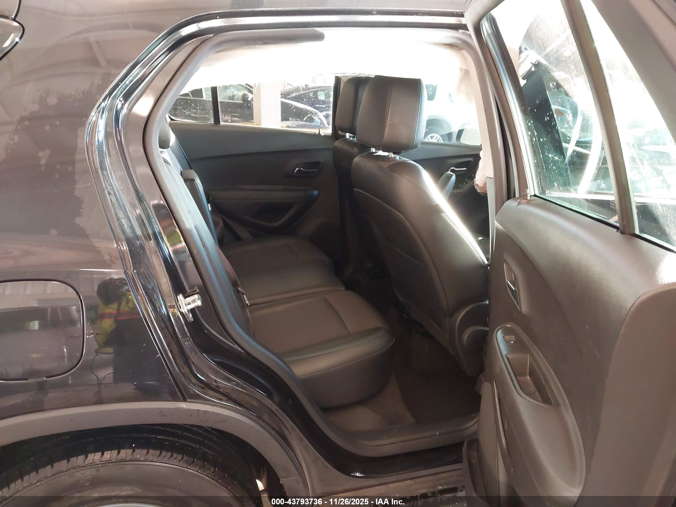 CHEVROLET TRAX image 8
