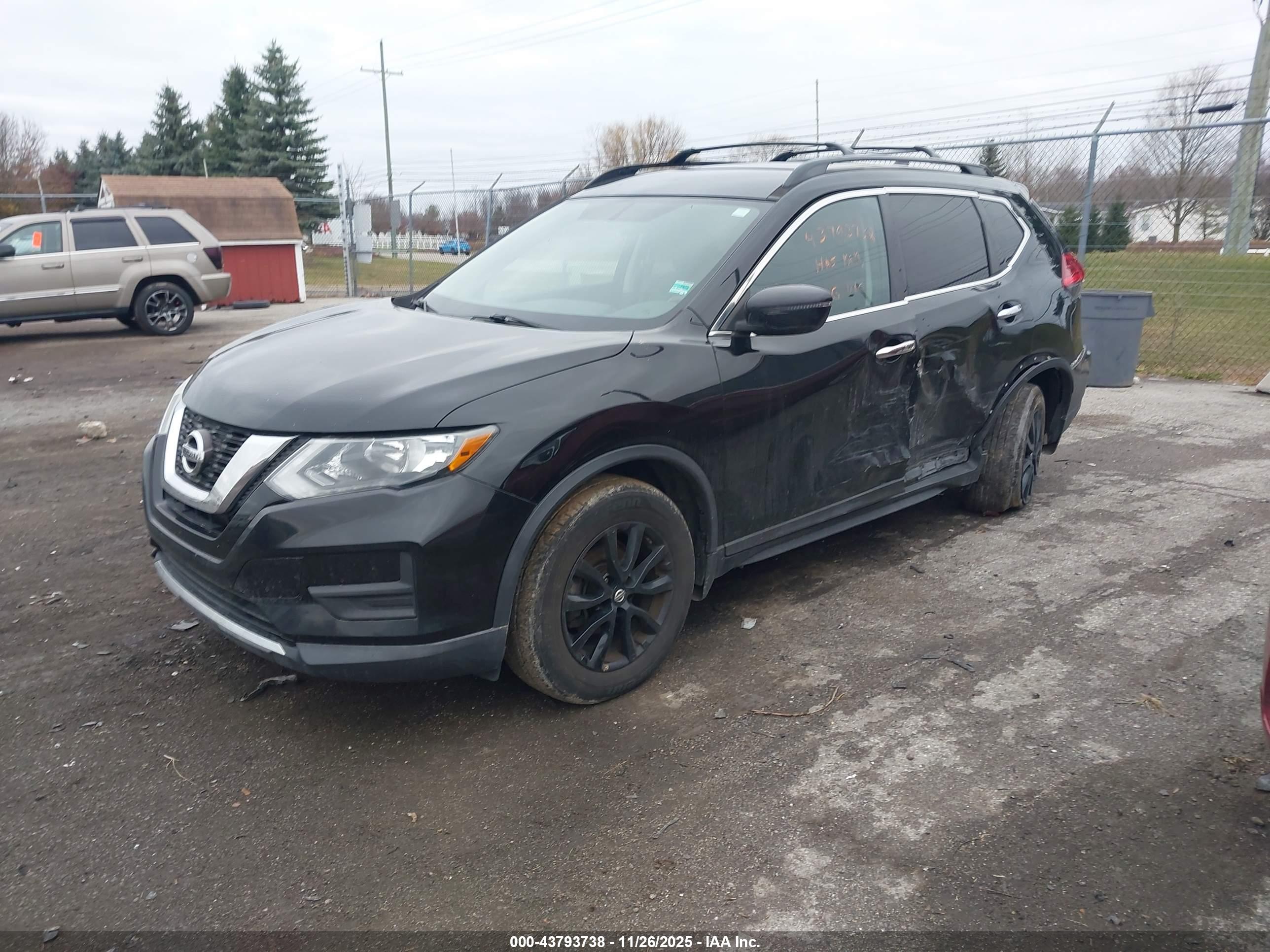 NISSAN ROGUE image 2