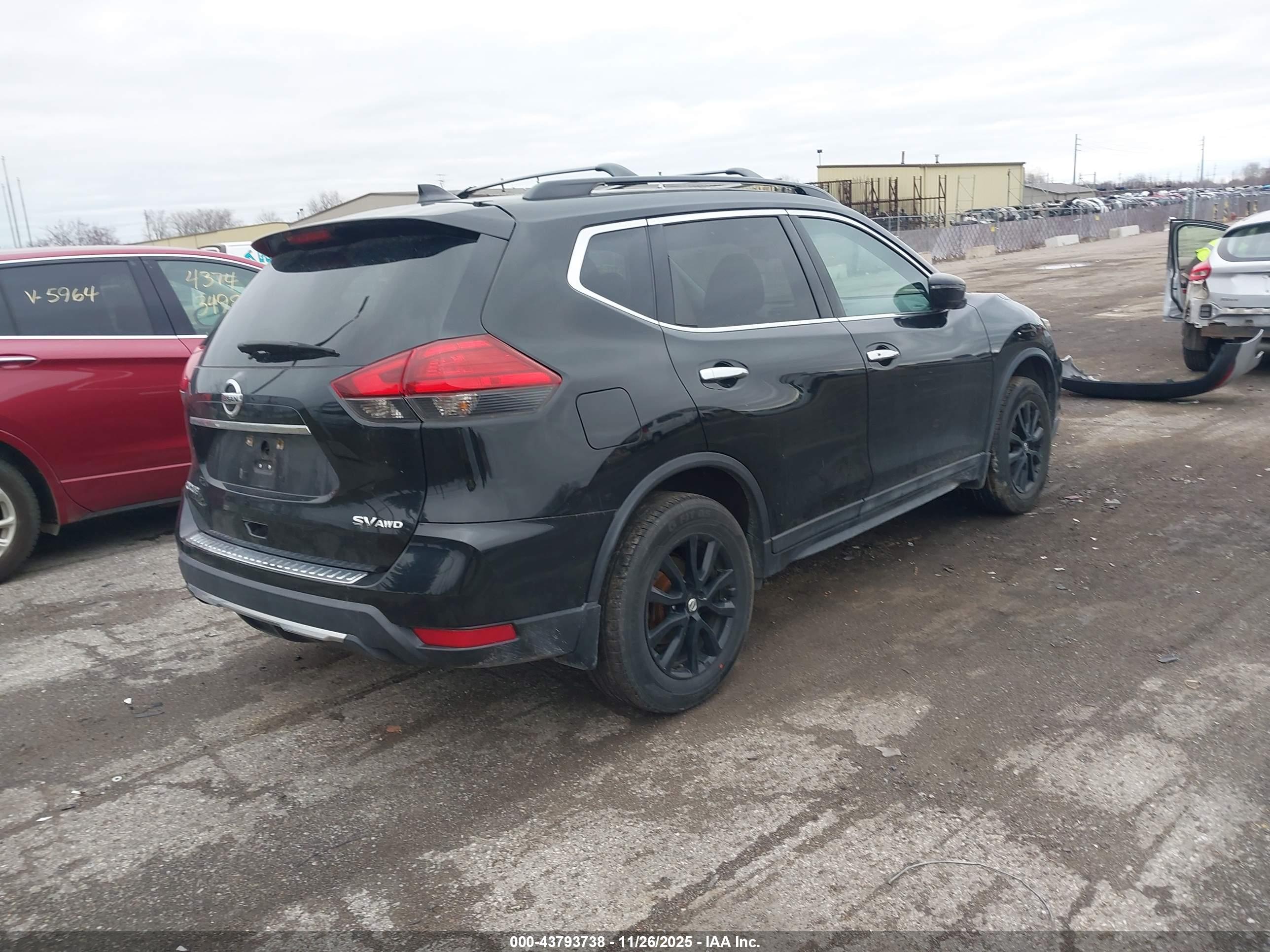 NISSAN ROGUE image 4