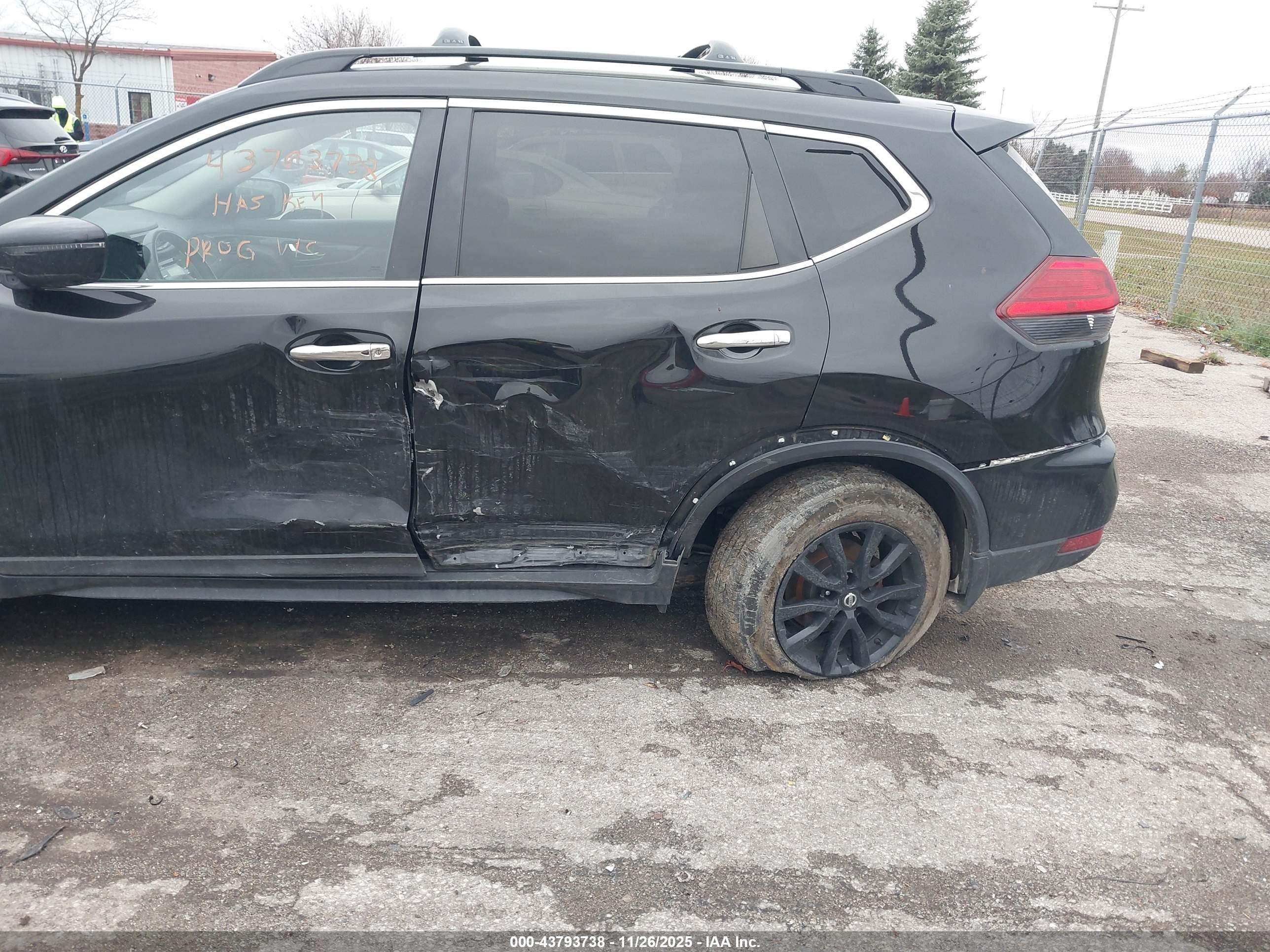 NISSAN ROGUE image 6
