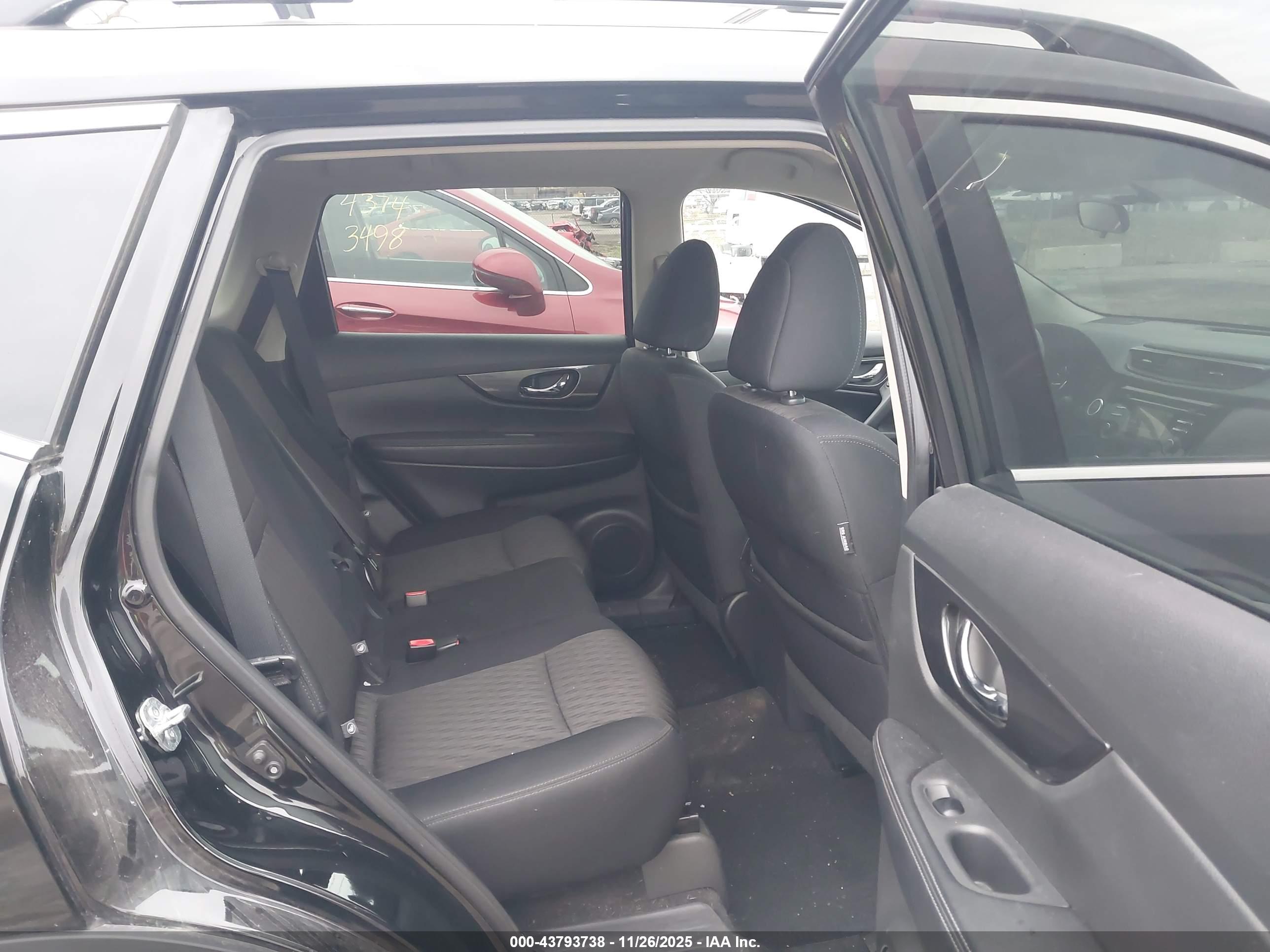 NISSAN ROGUE image 8