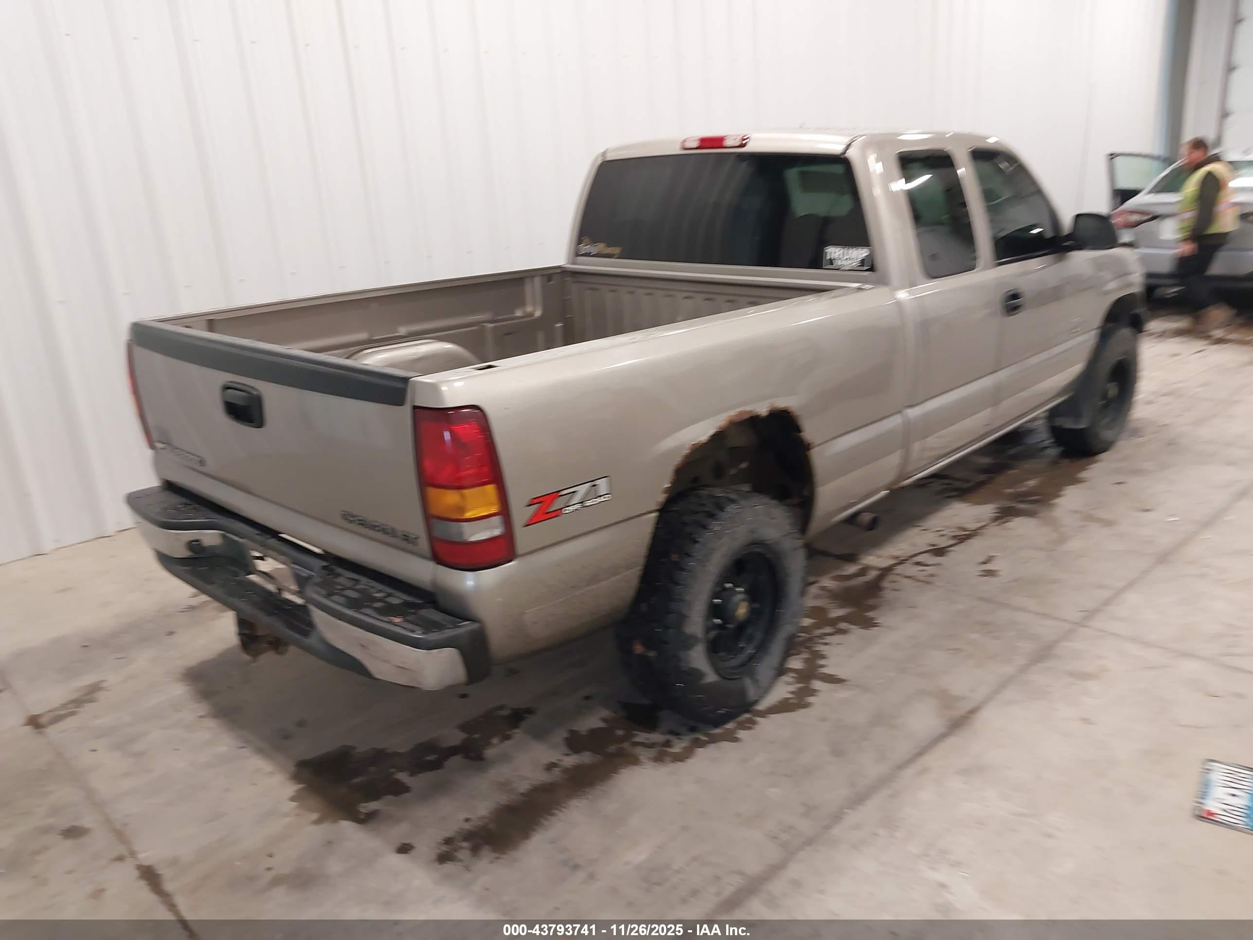 CHEVROLET SILVERADO image 4