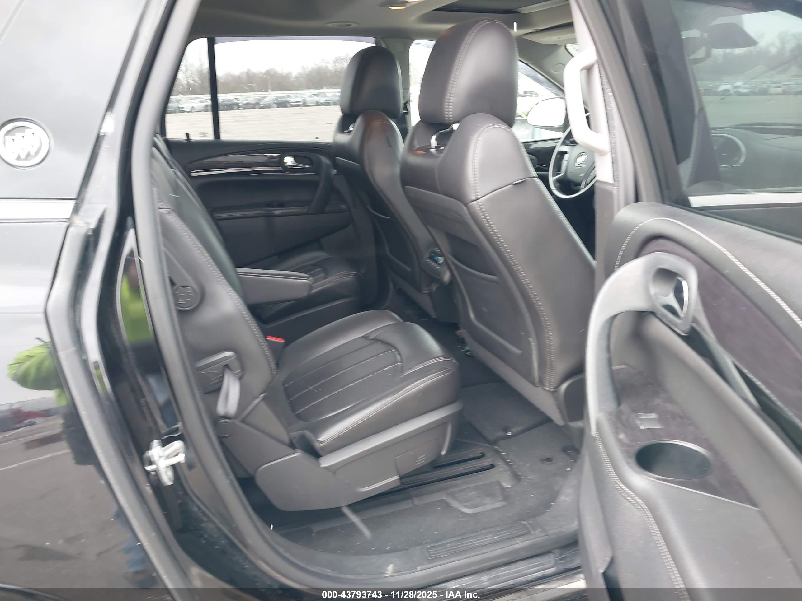 BUICK ENCLAVE image 8