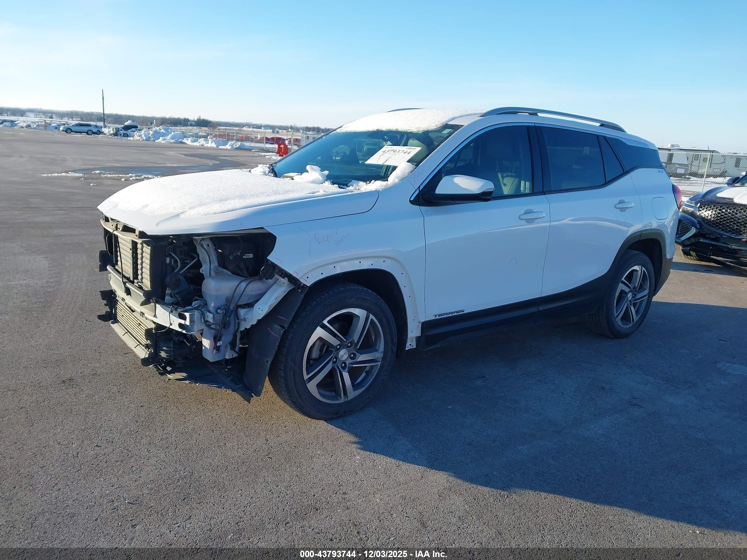 GMC TERRAIN image 2