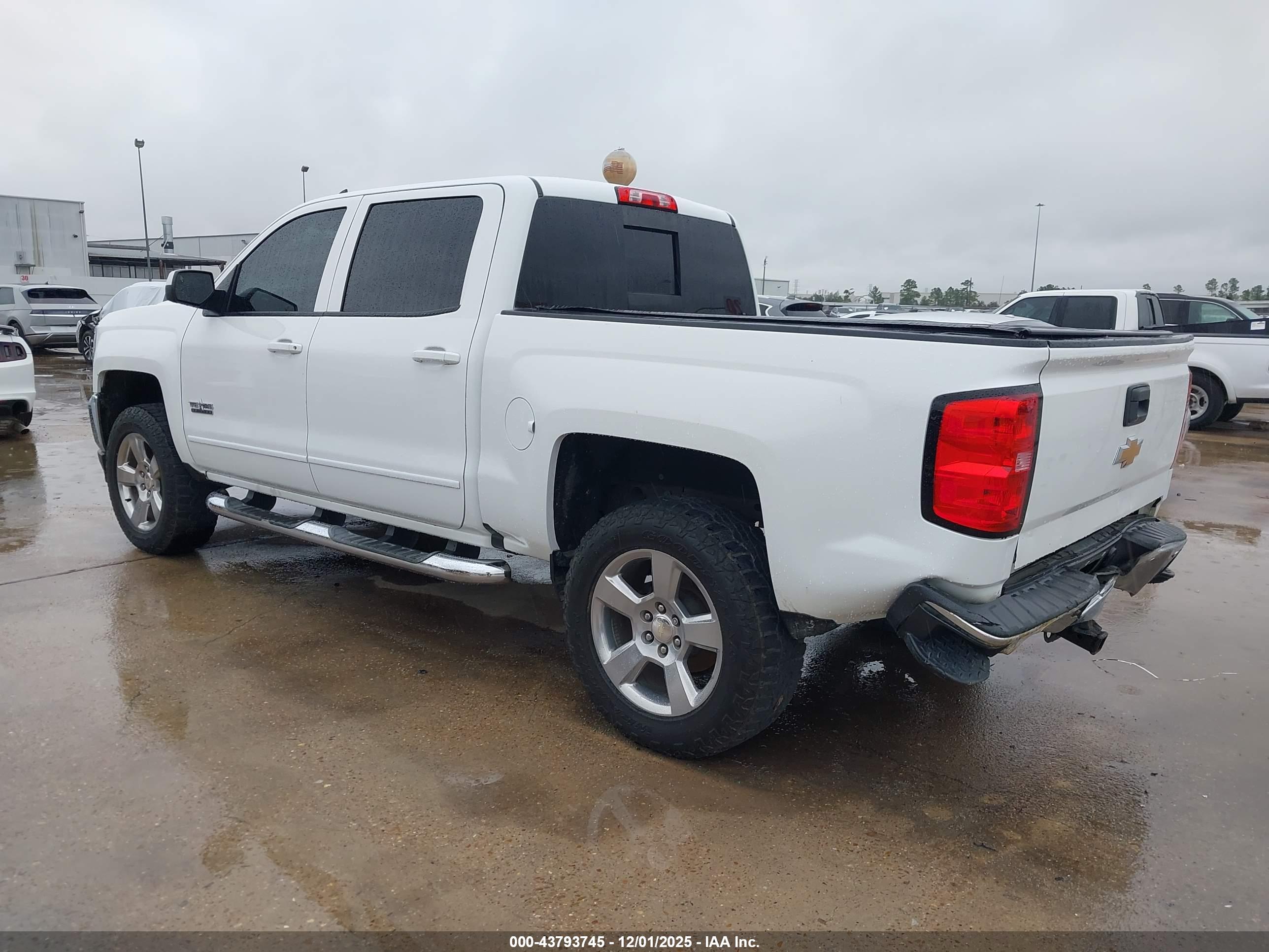 CHEVROLET SILVERADO image 3