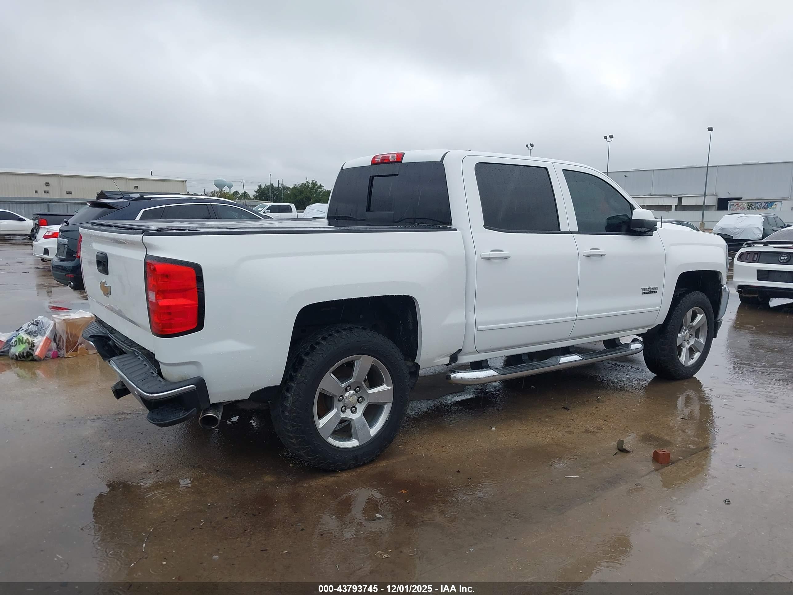 CHEVROLET SILVERADO image 4