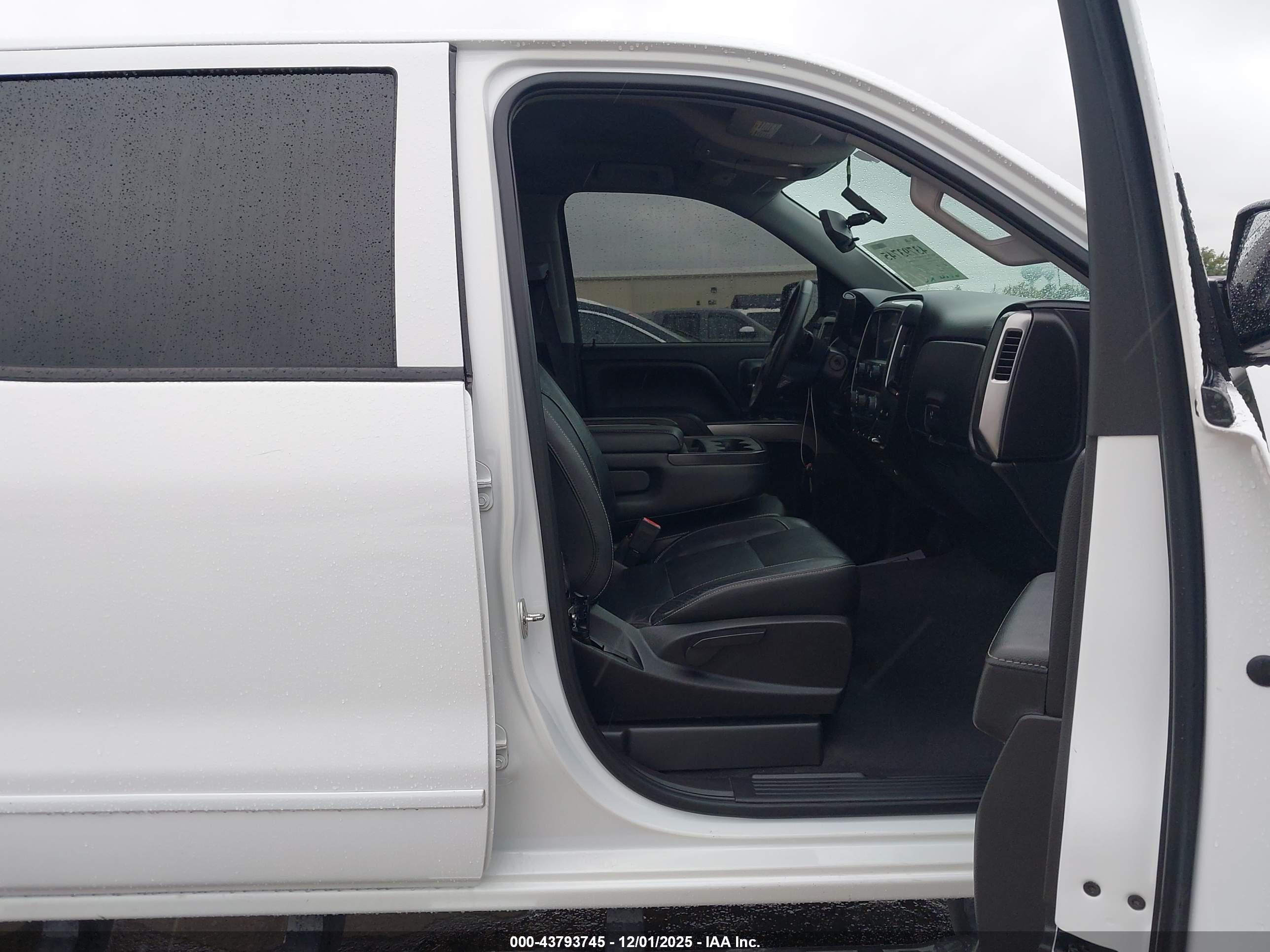 CHEVROLET SILVERADO image 5