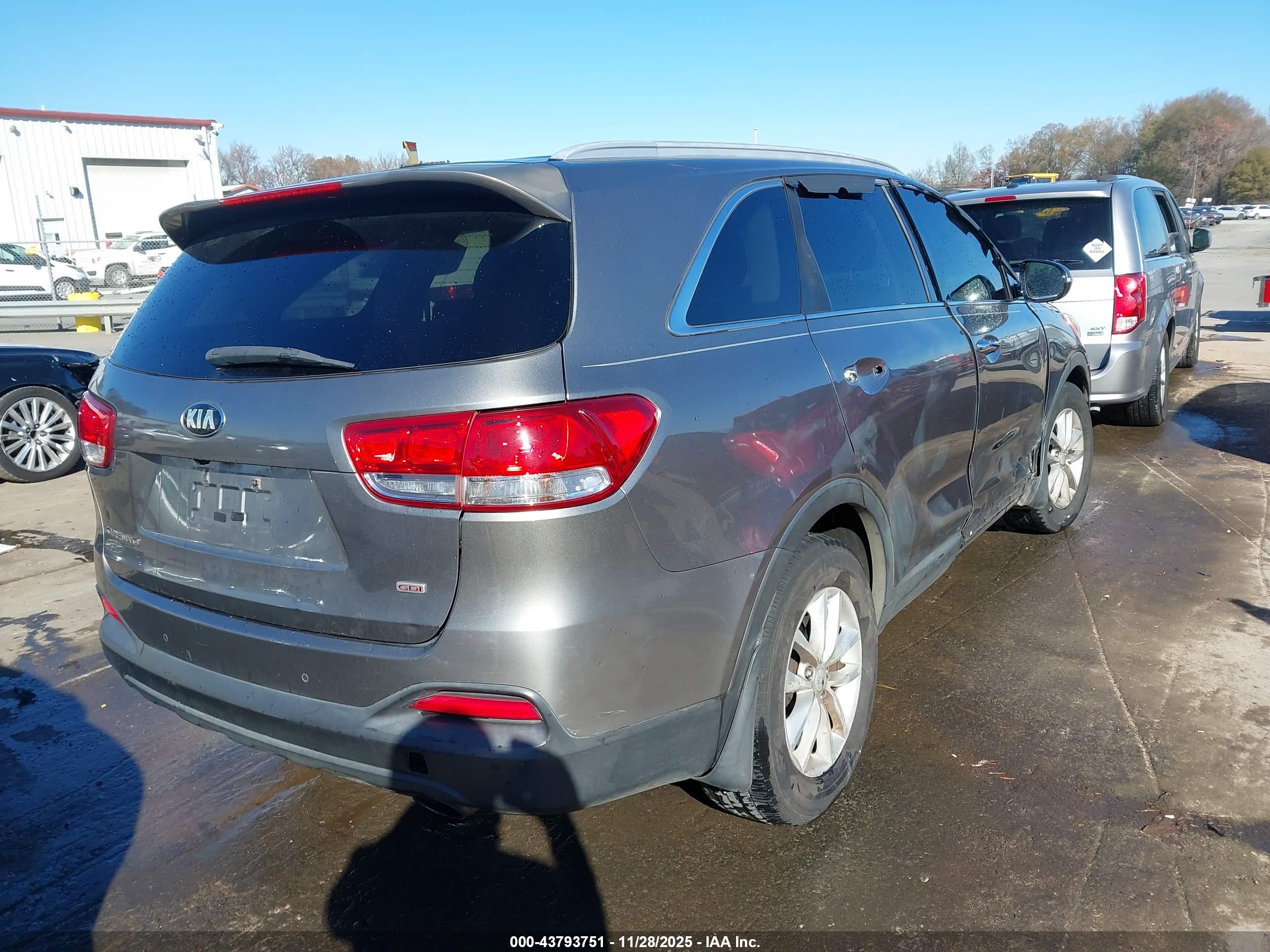 KIA SORENTO image 4