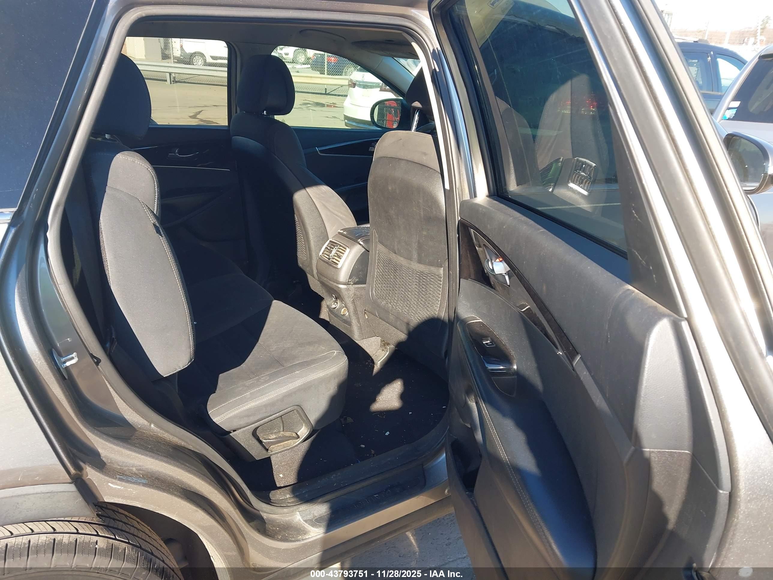 KIA SORENTO image 8