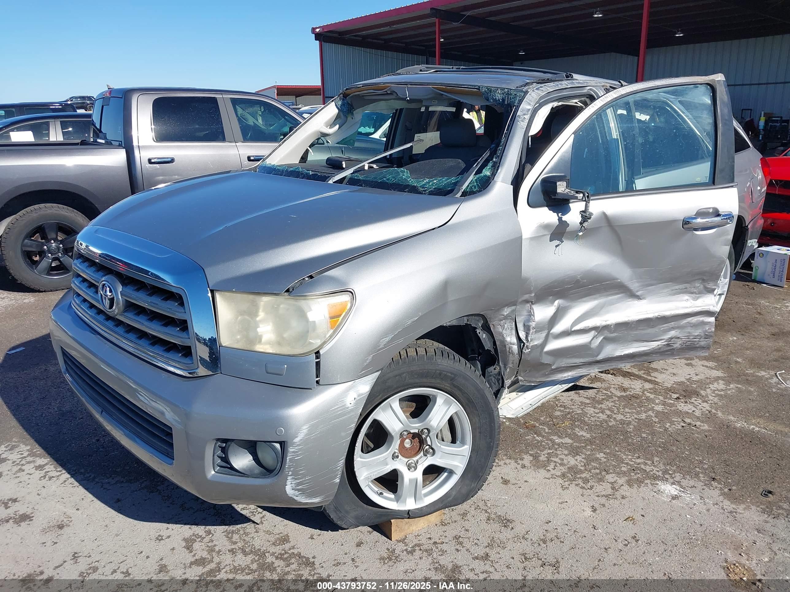 TOYOTA SEQUOIA image 2