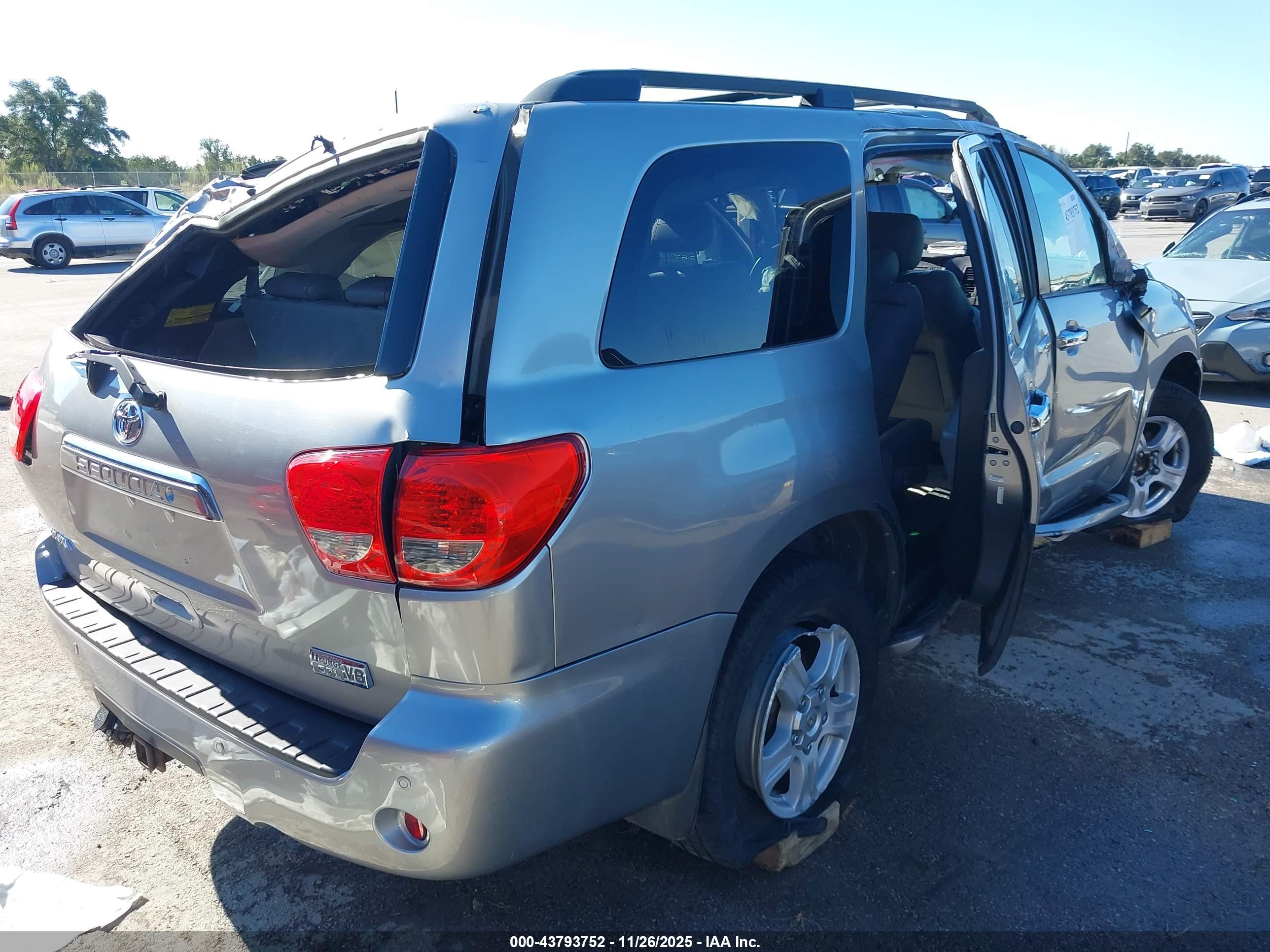 TOYOTA SEQUOIA image 4