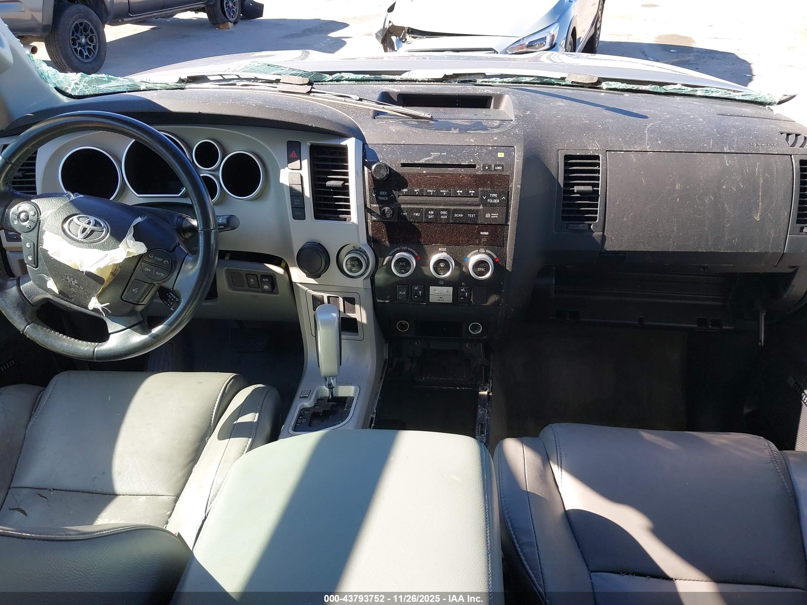 TOYOTA SEQUOIA image 5