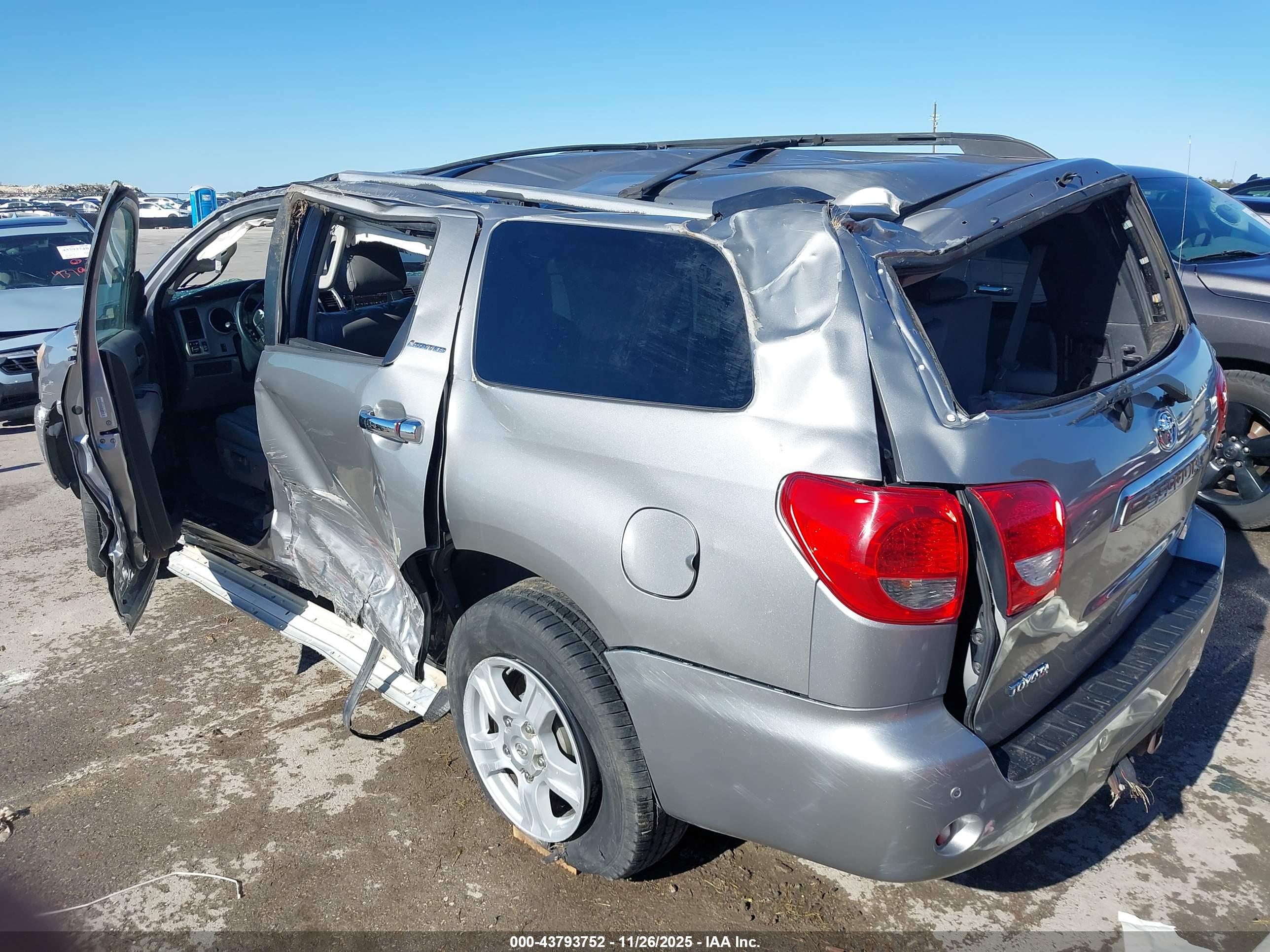 TOYOTA SEQUOIA image 6