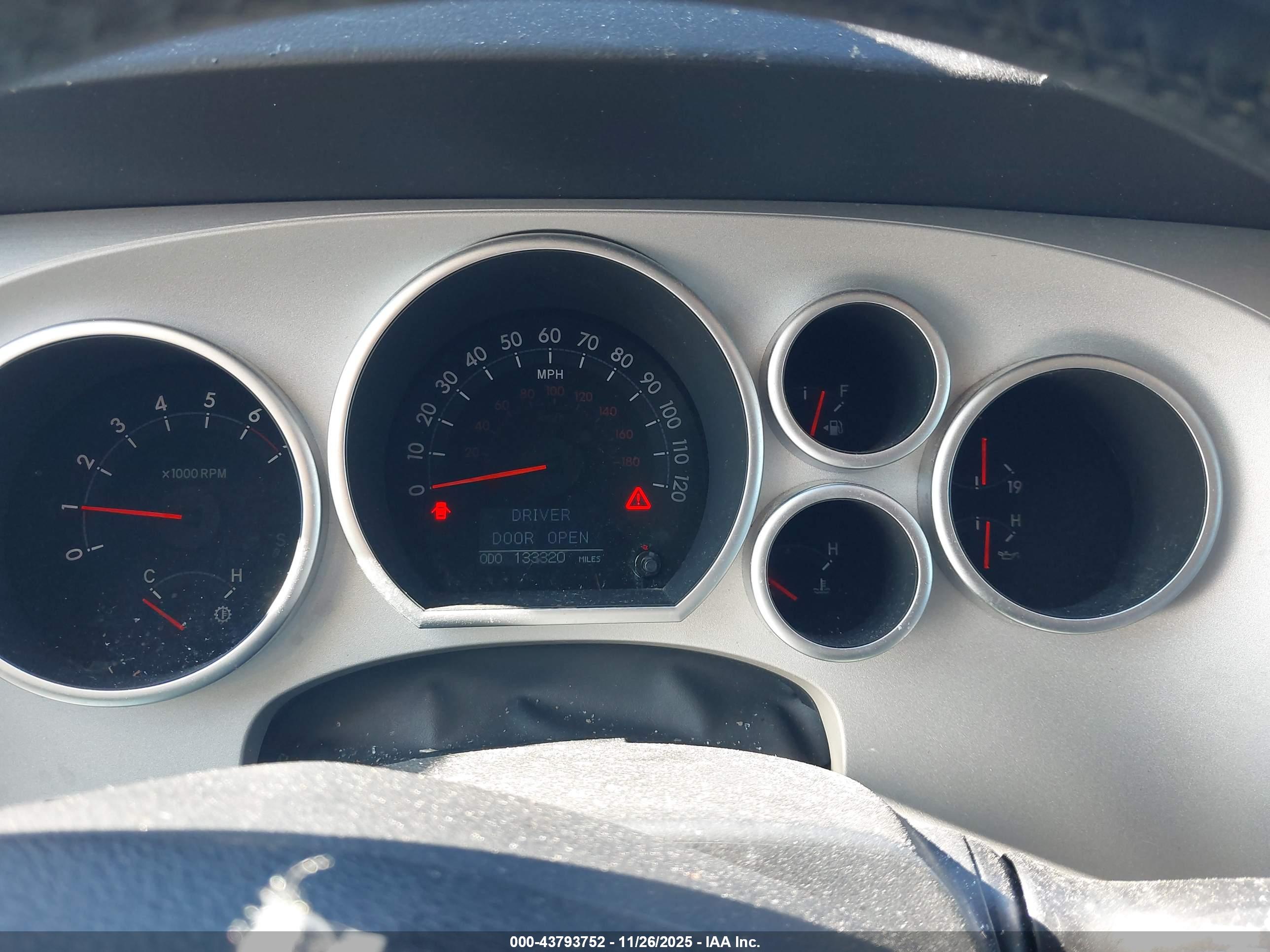 TOYOTA SEQUOIA image 7