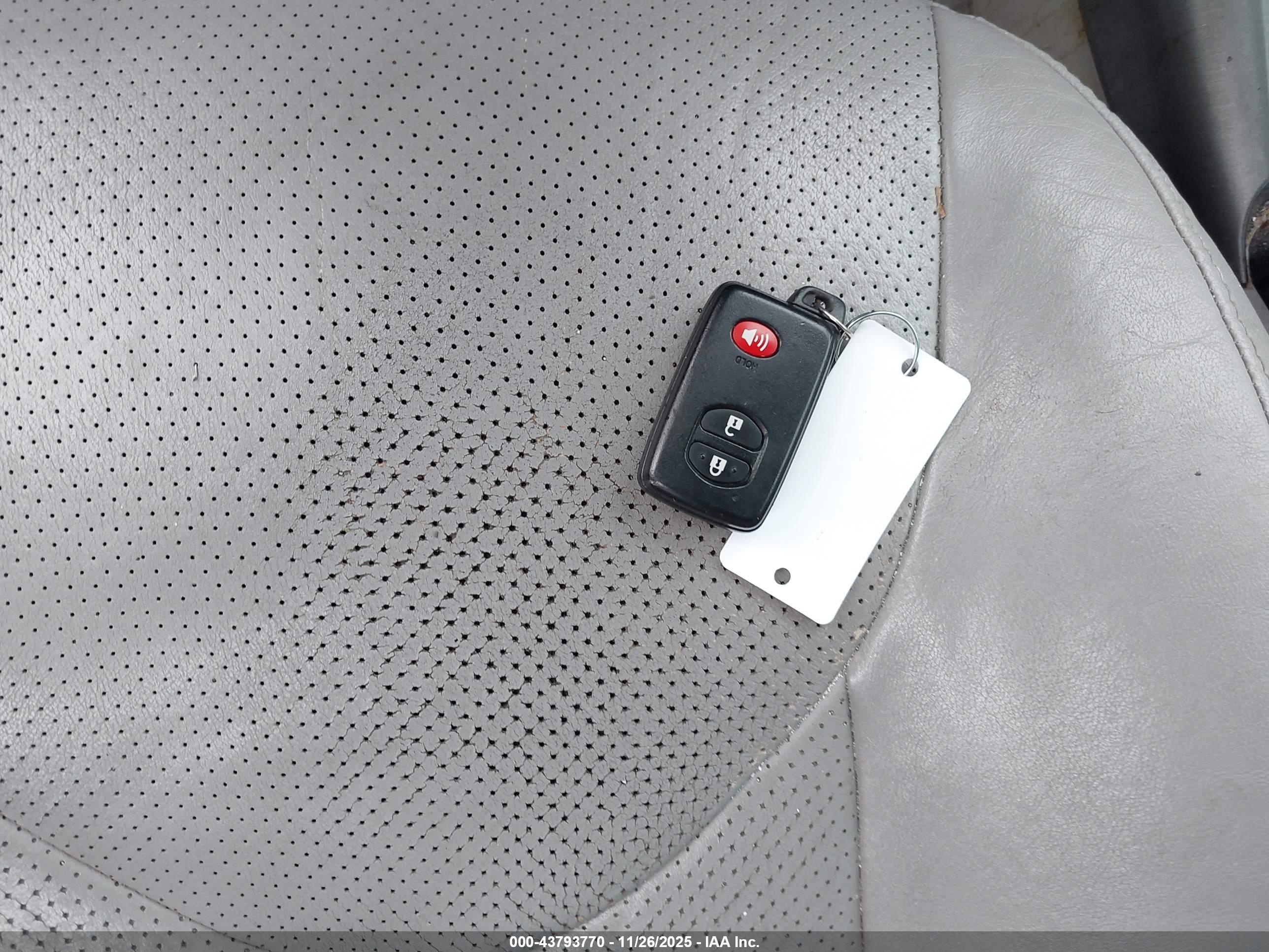 TOYOTA RAV4 image 11