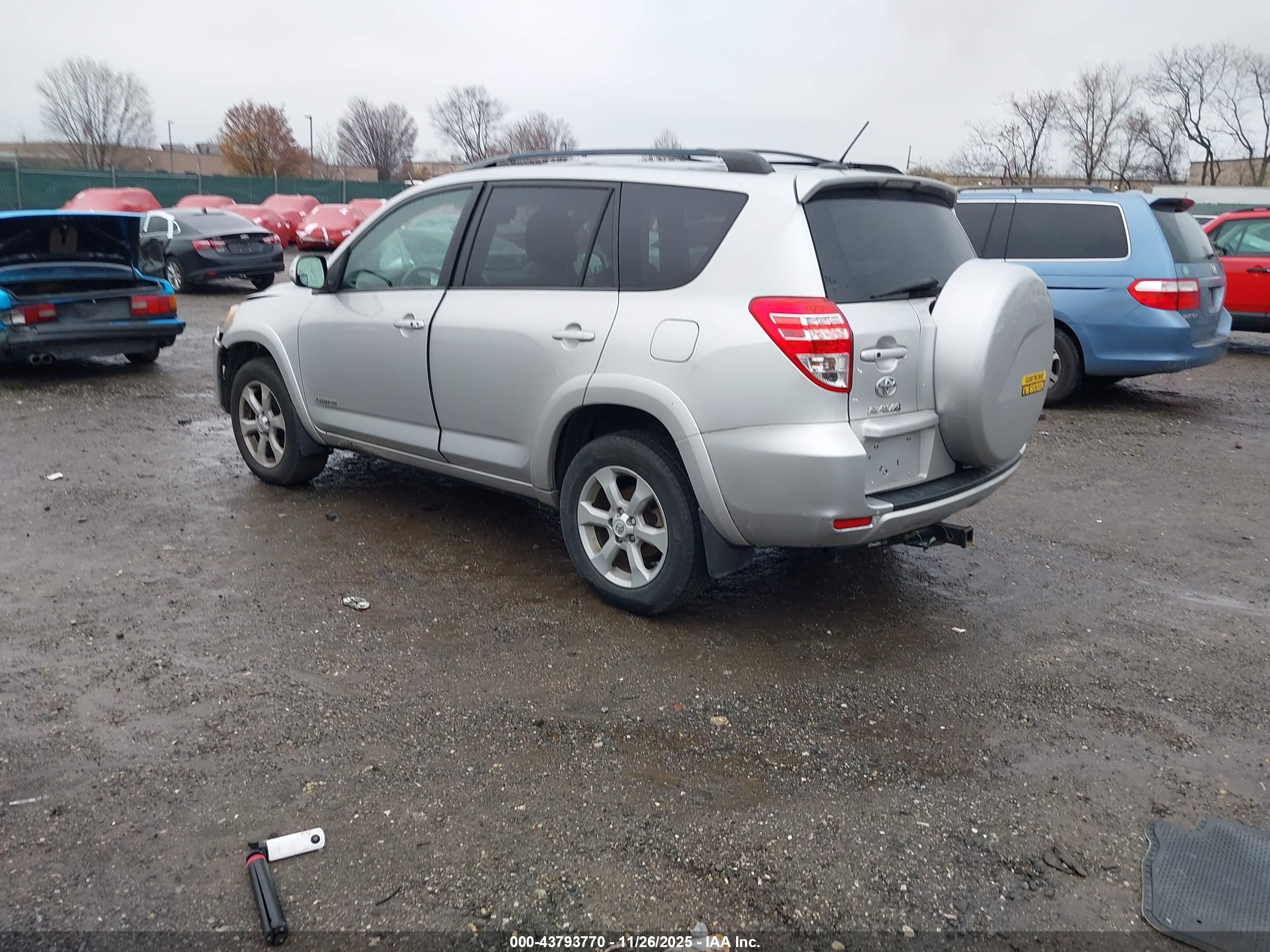 TOYOTA RAV4 image 3