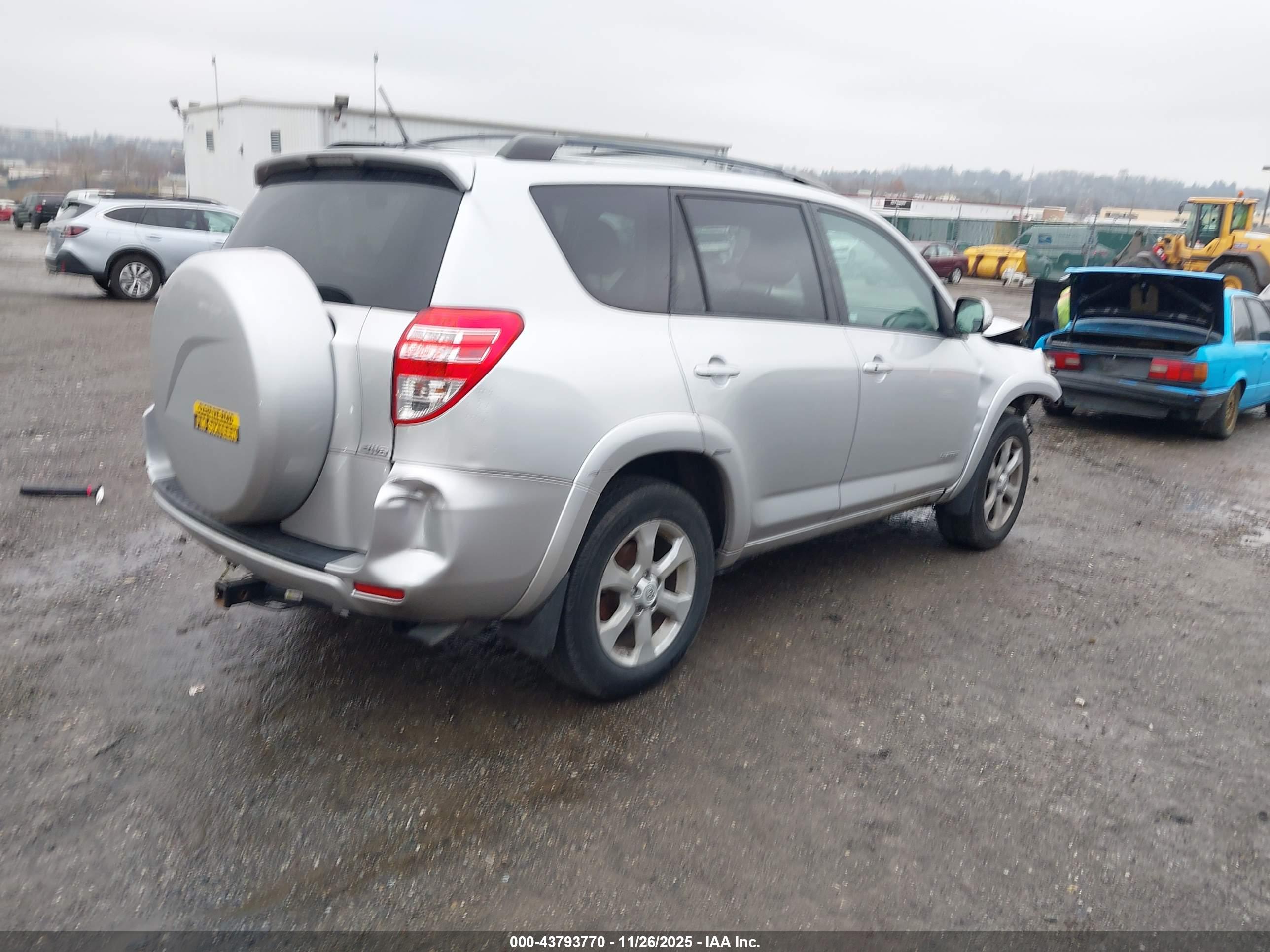 TOYOTA RAV4 image 4