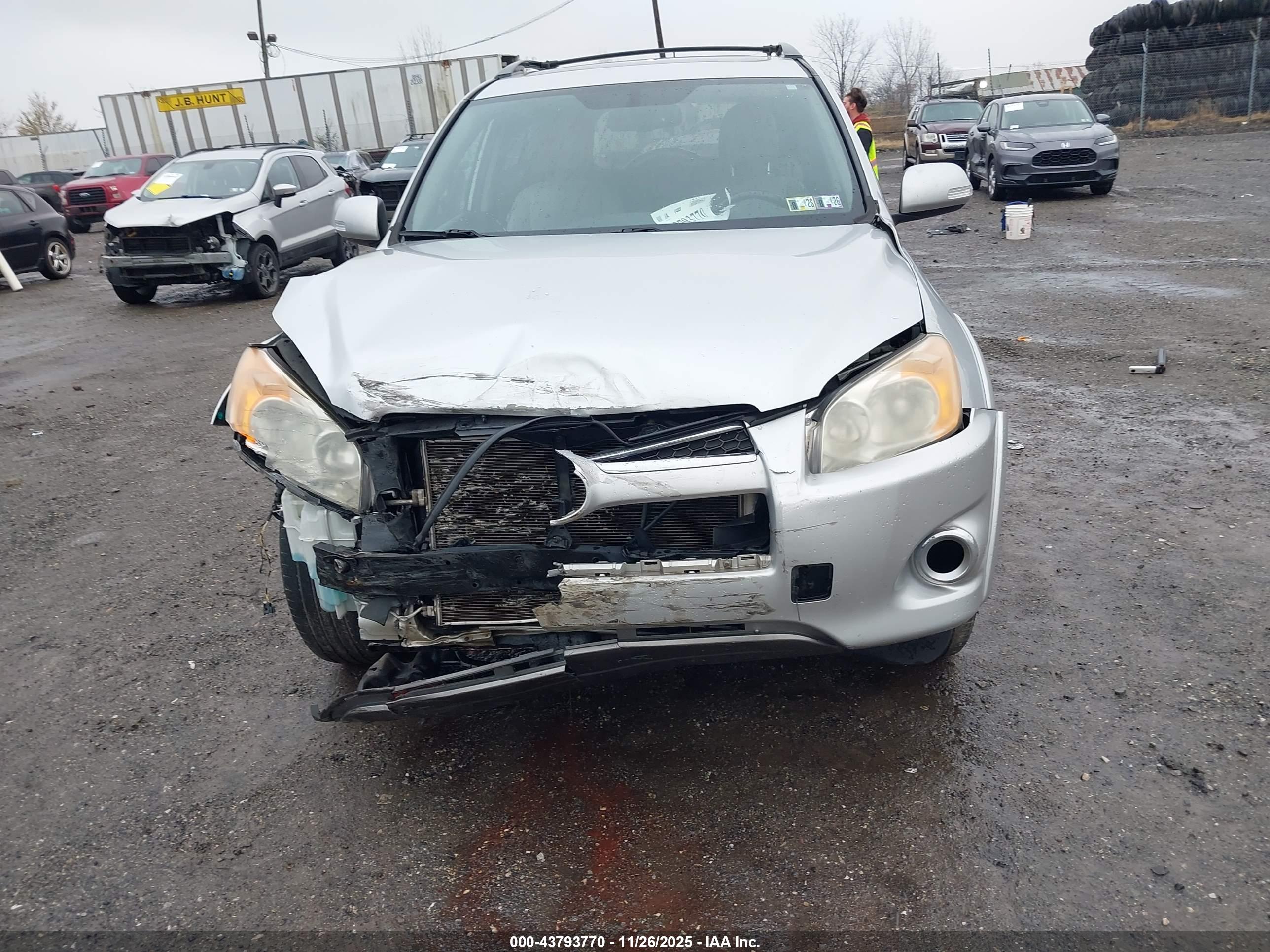 TOYOTA RAV4 image 6
