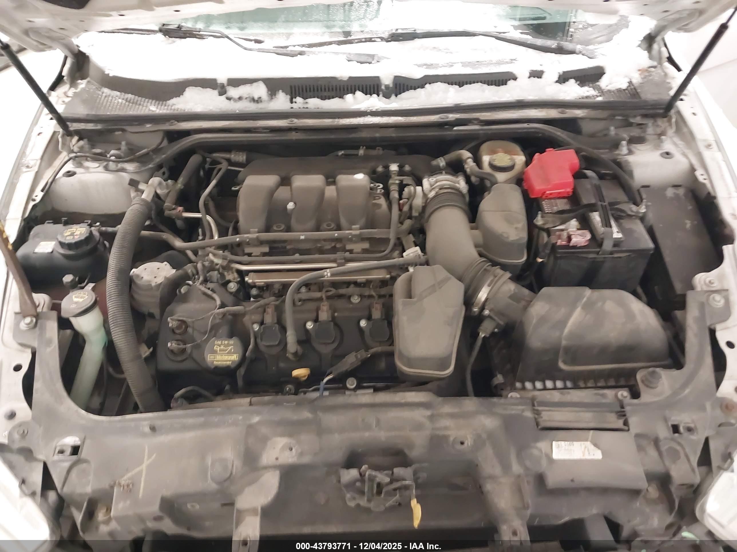 FORD TAURUS image 10