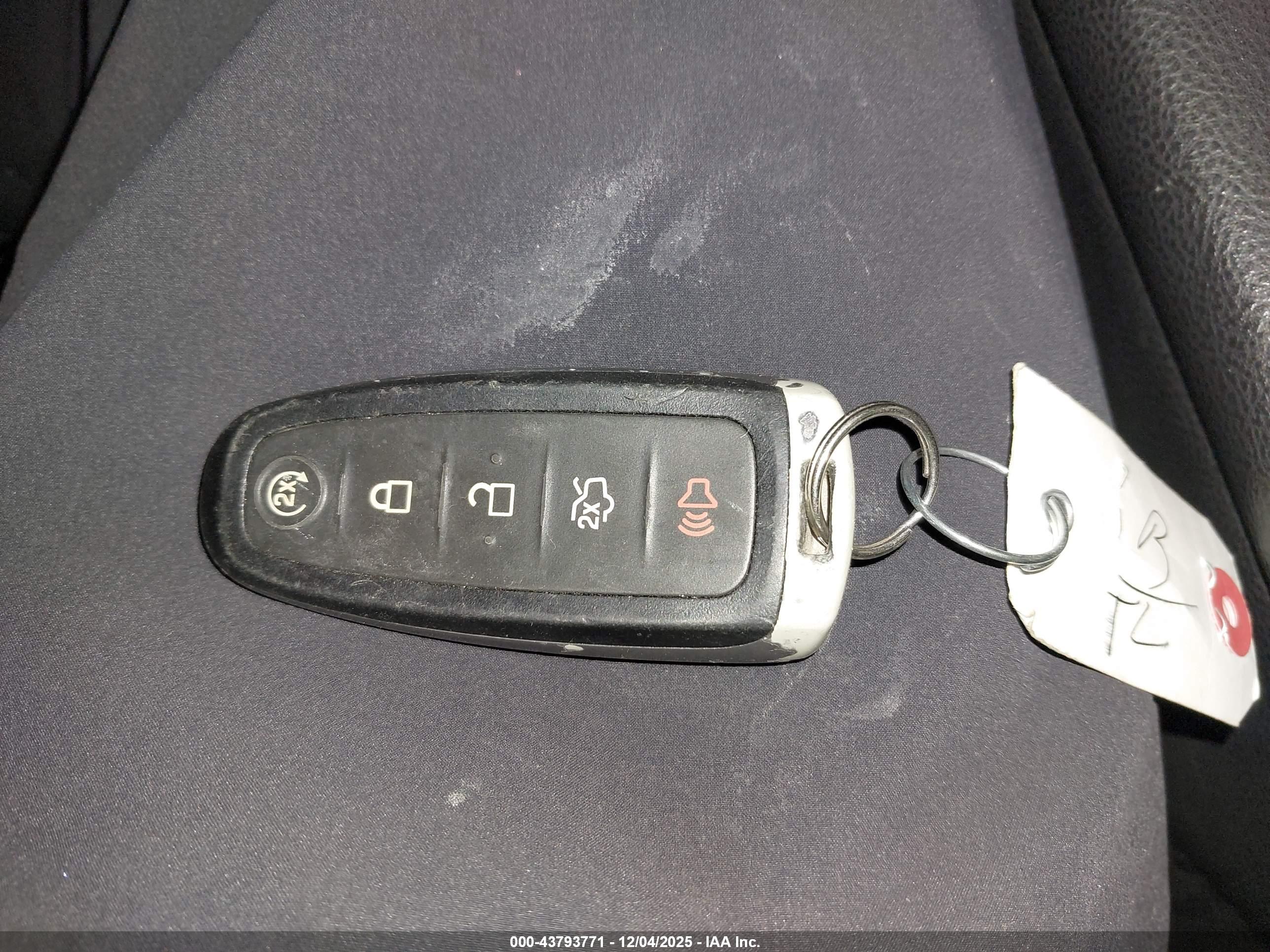 FORD TAURUS image 11