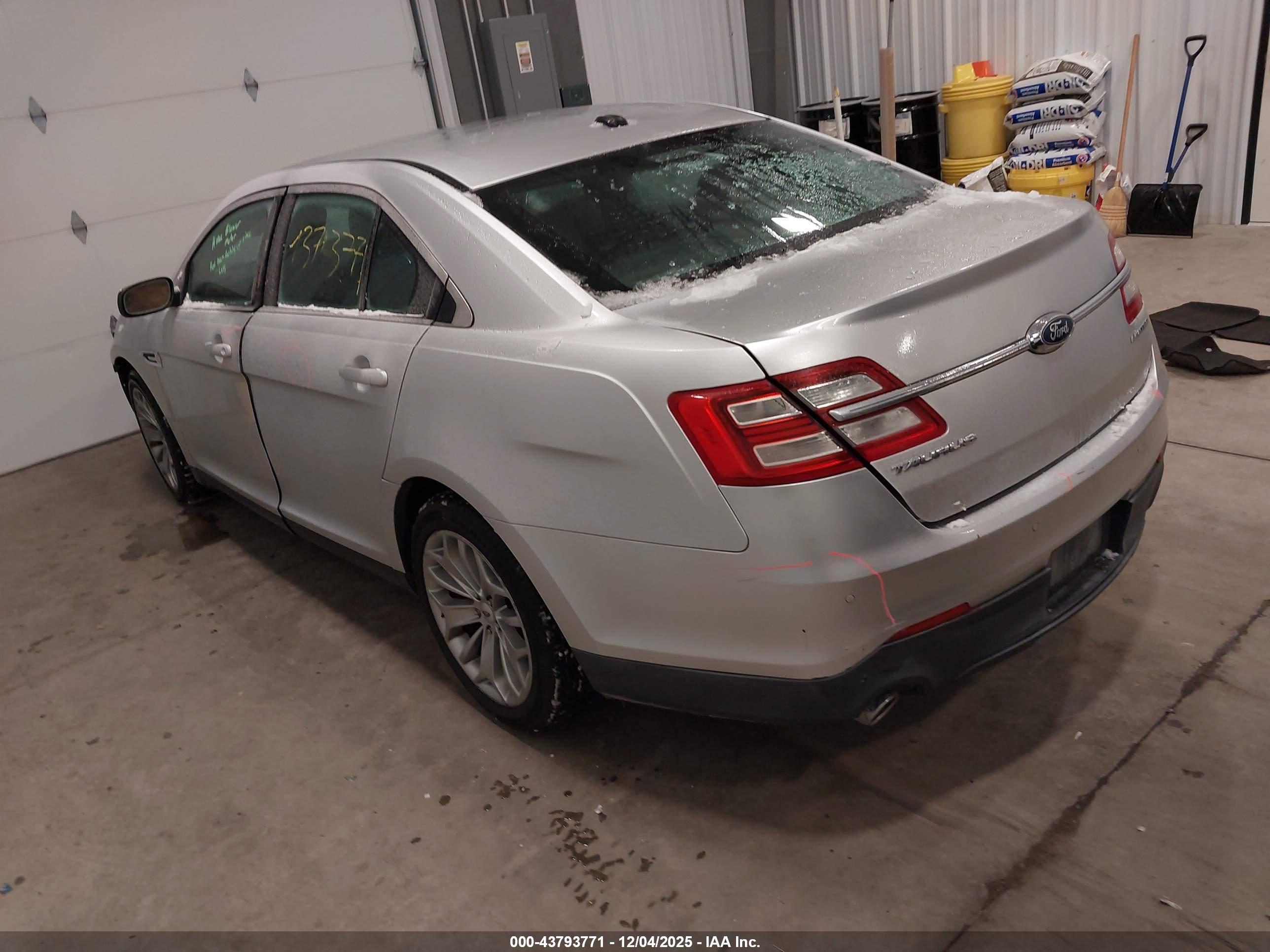 FORD TAURUS image 3