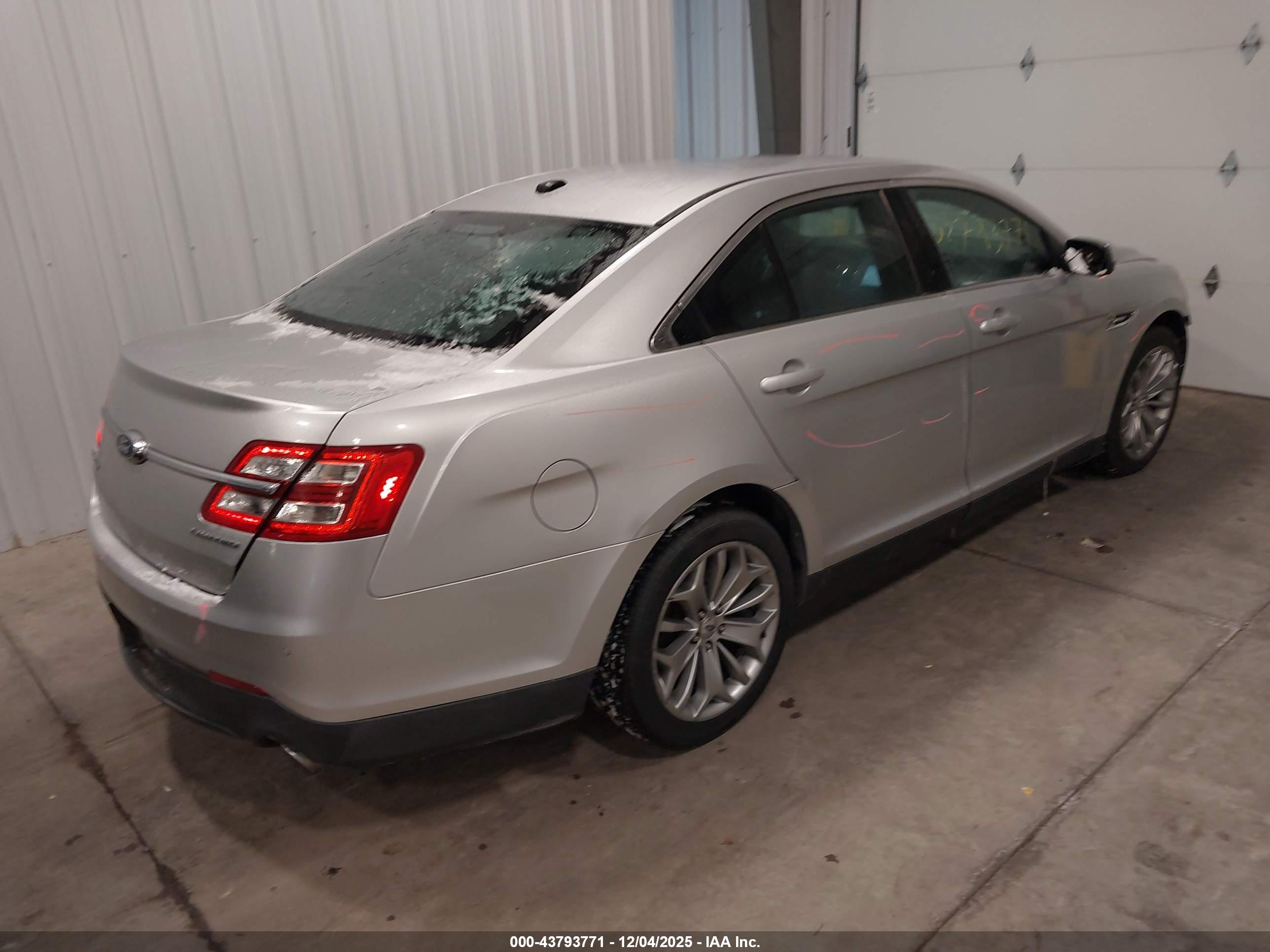 FORD TAURUS image 4
