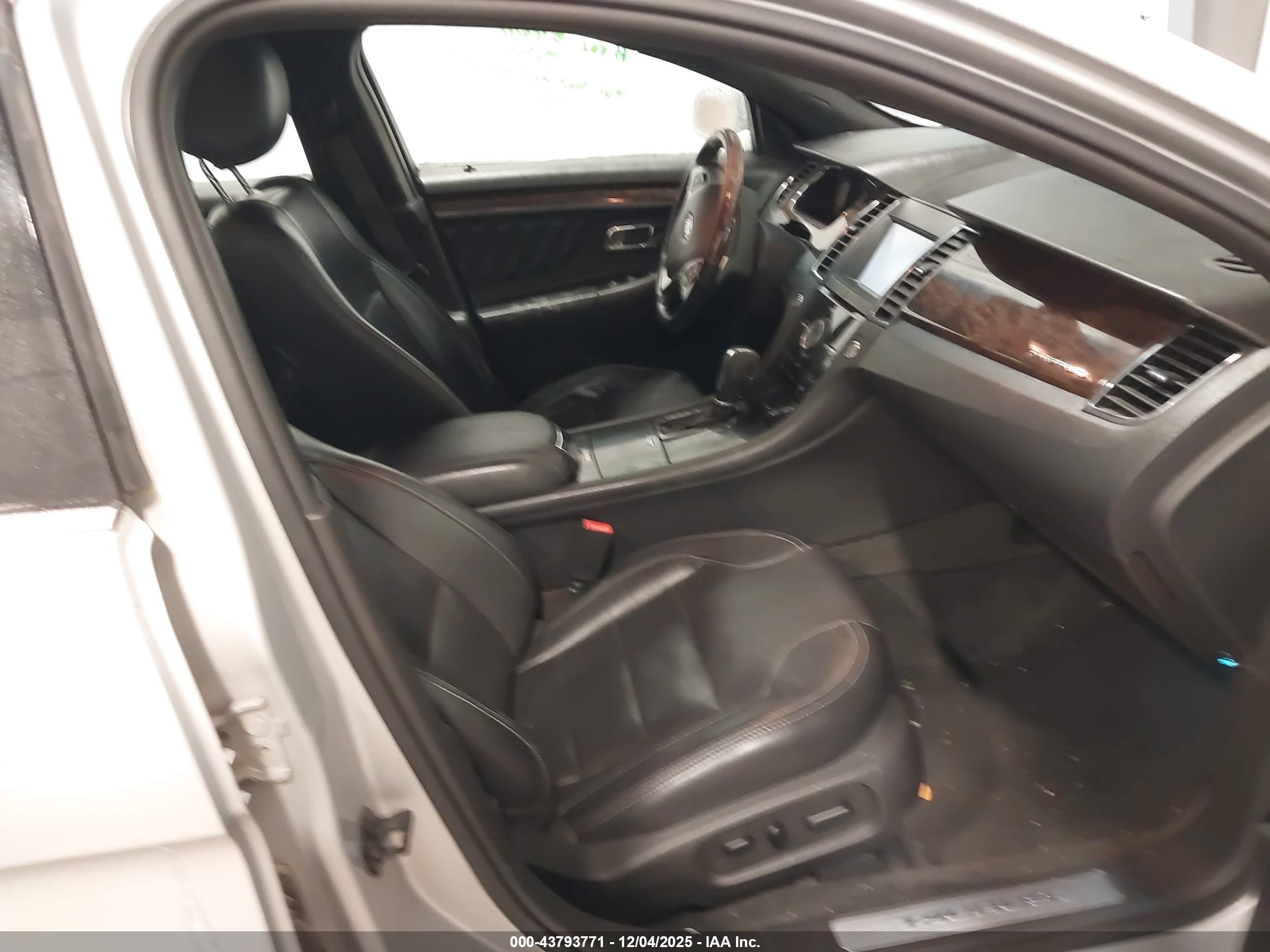 FORD TAURUS image 5