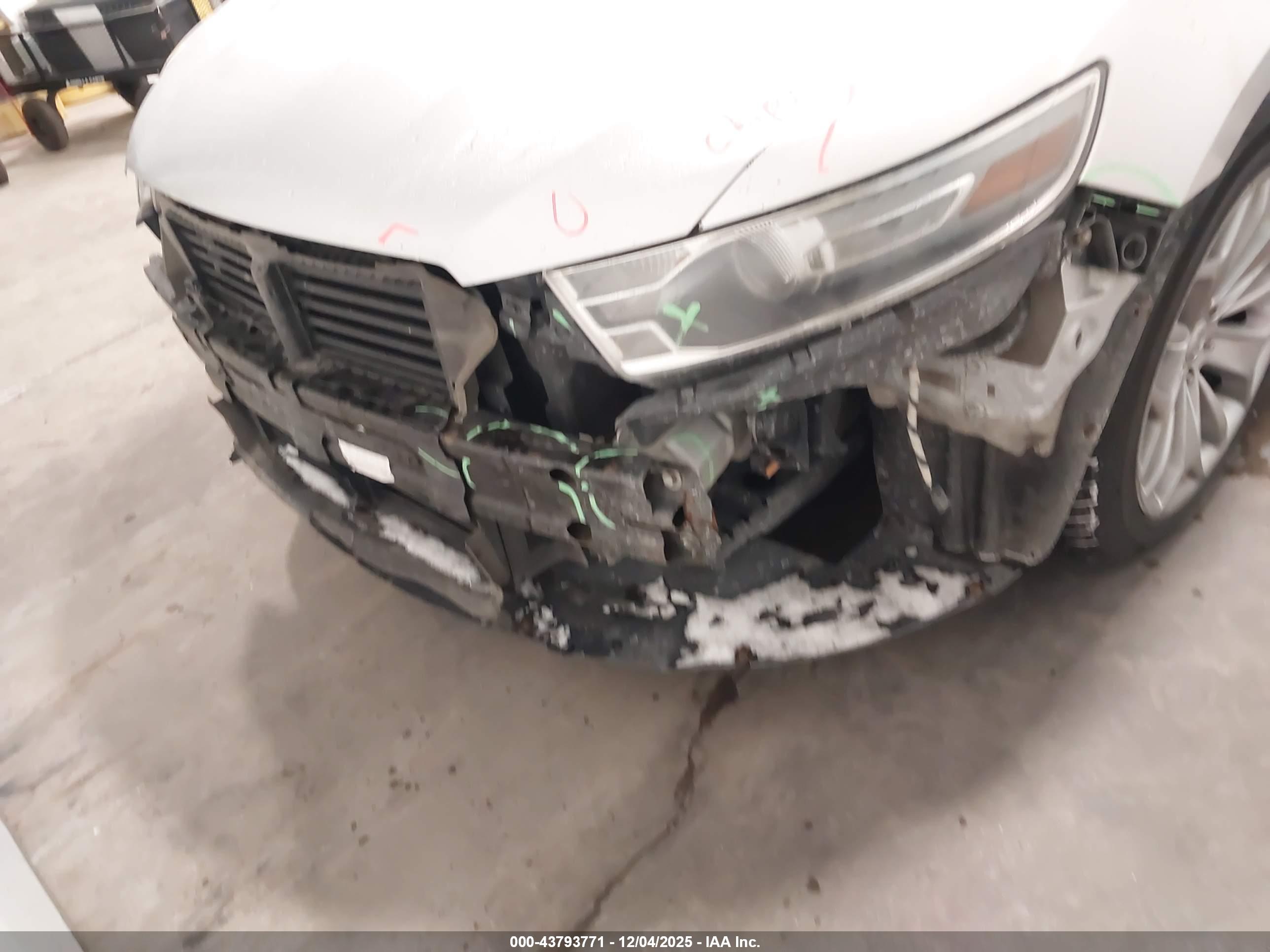 FORD TAURUS image 6