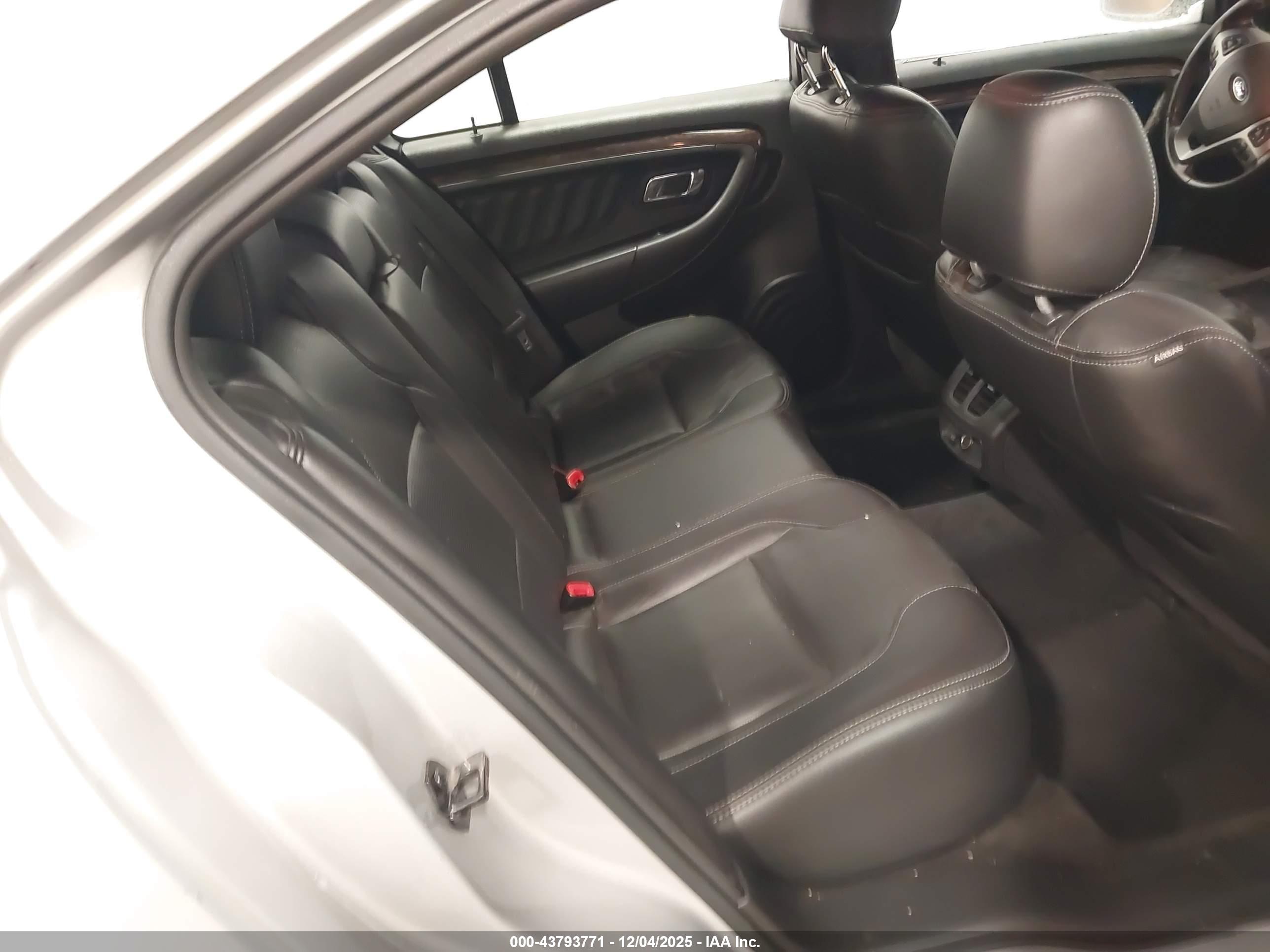 FORD TAURUS image 8