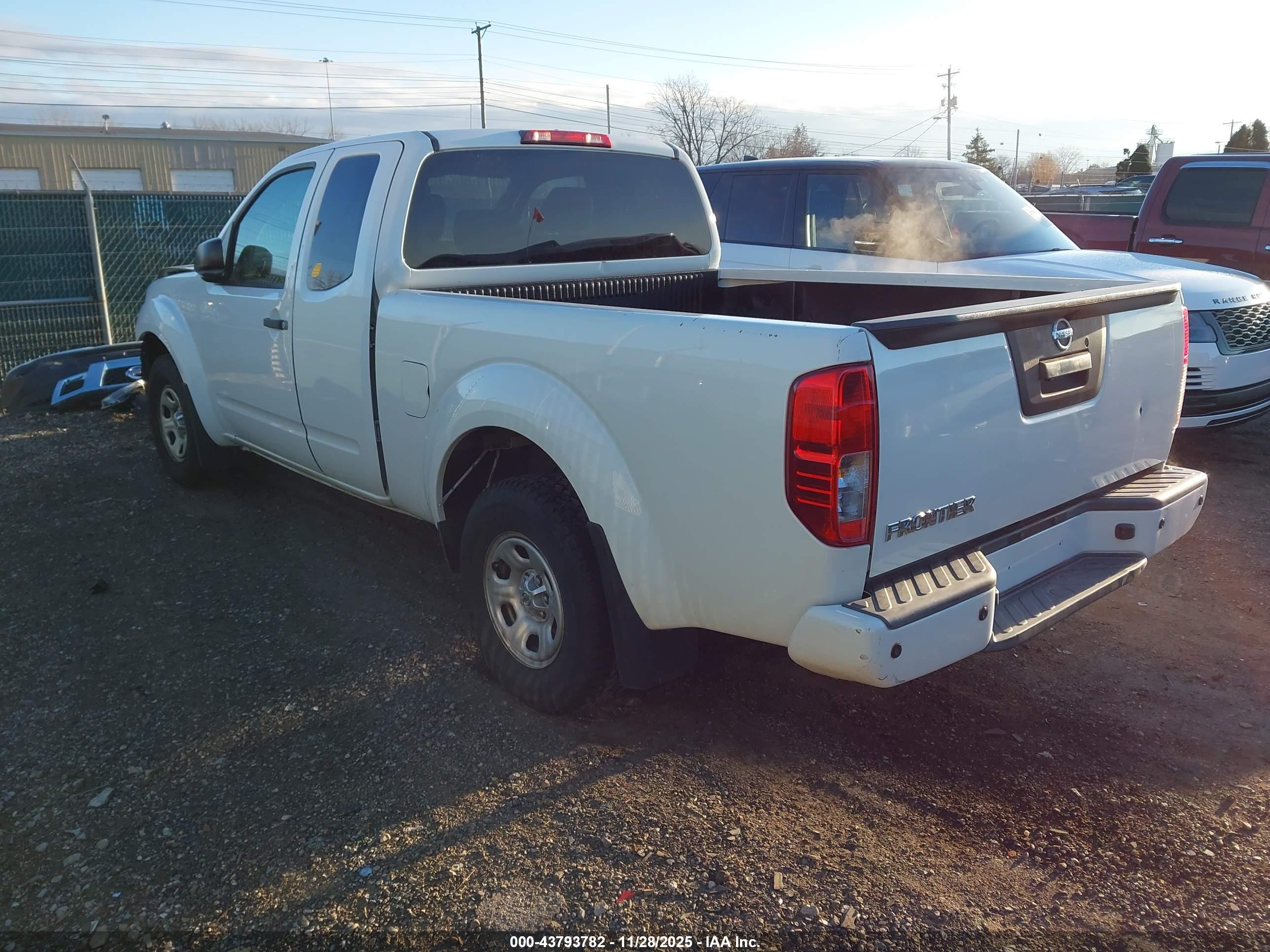 NISSAN FRONTIER image 3
