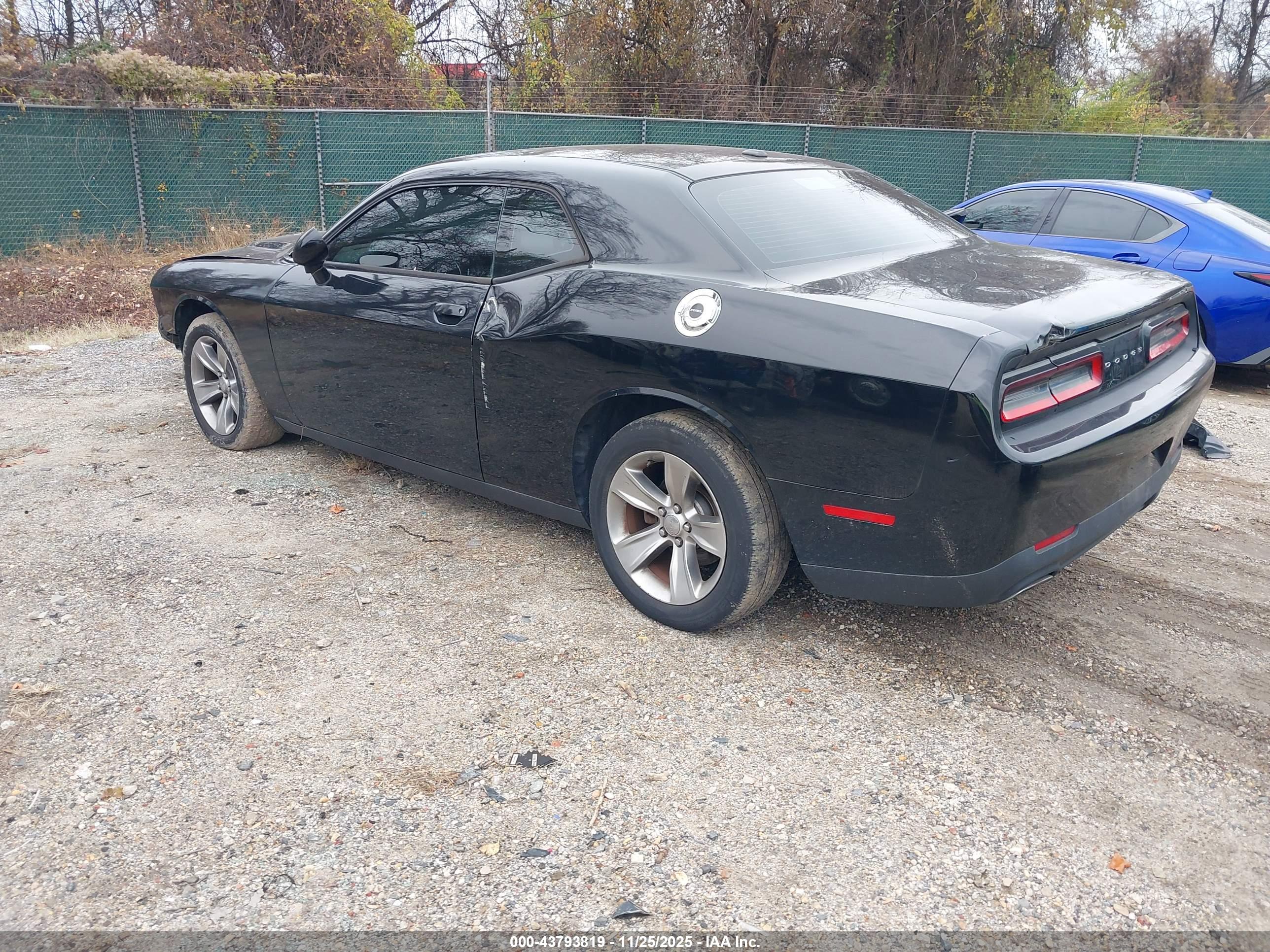 DODGE CHALLENGER image 3