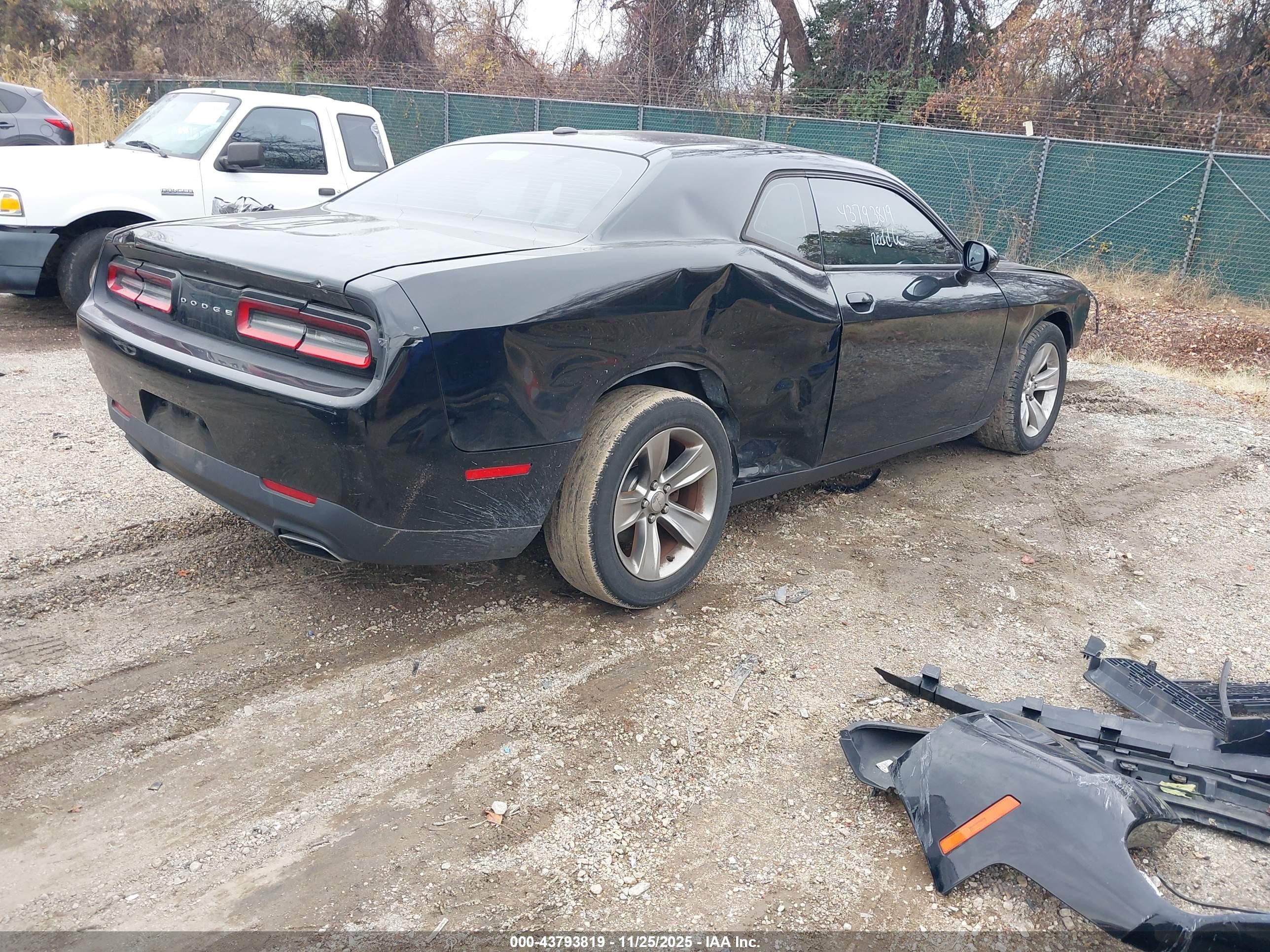 DODGE CHALLENGER image 4