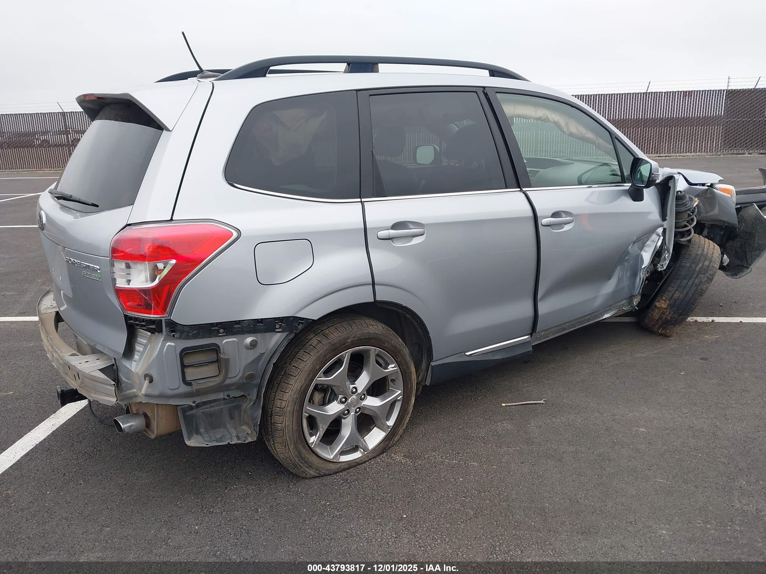 SUBARU FORESTER image 4