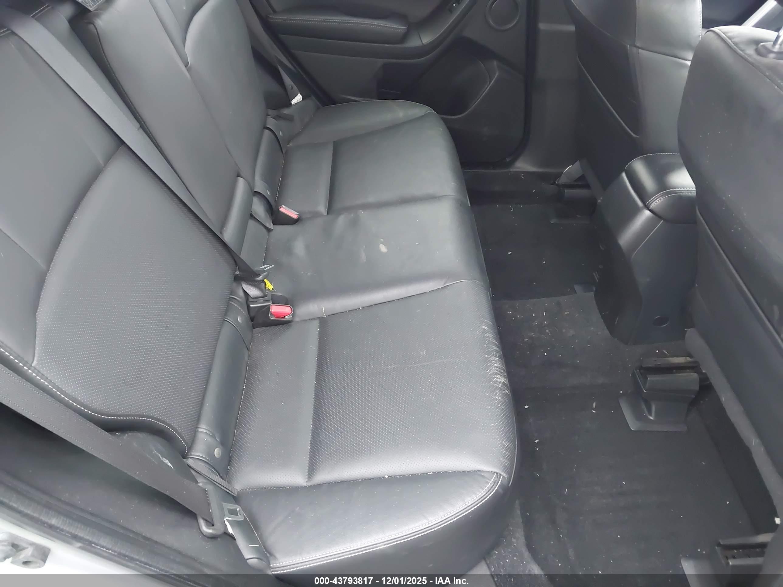 SUBARU FORESTER image 8