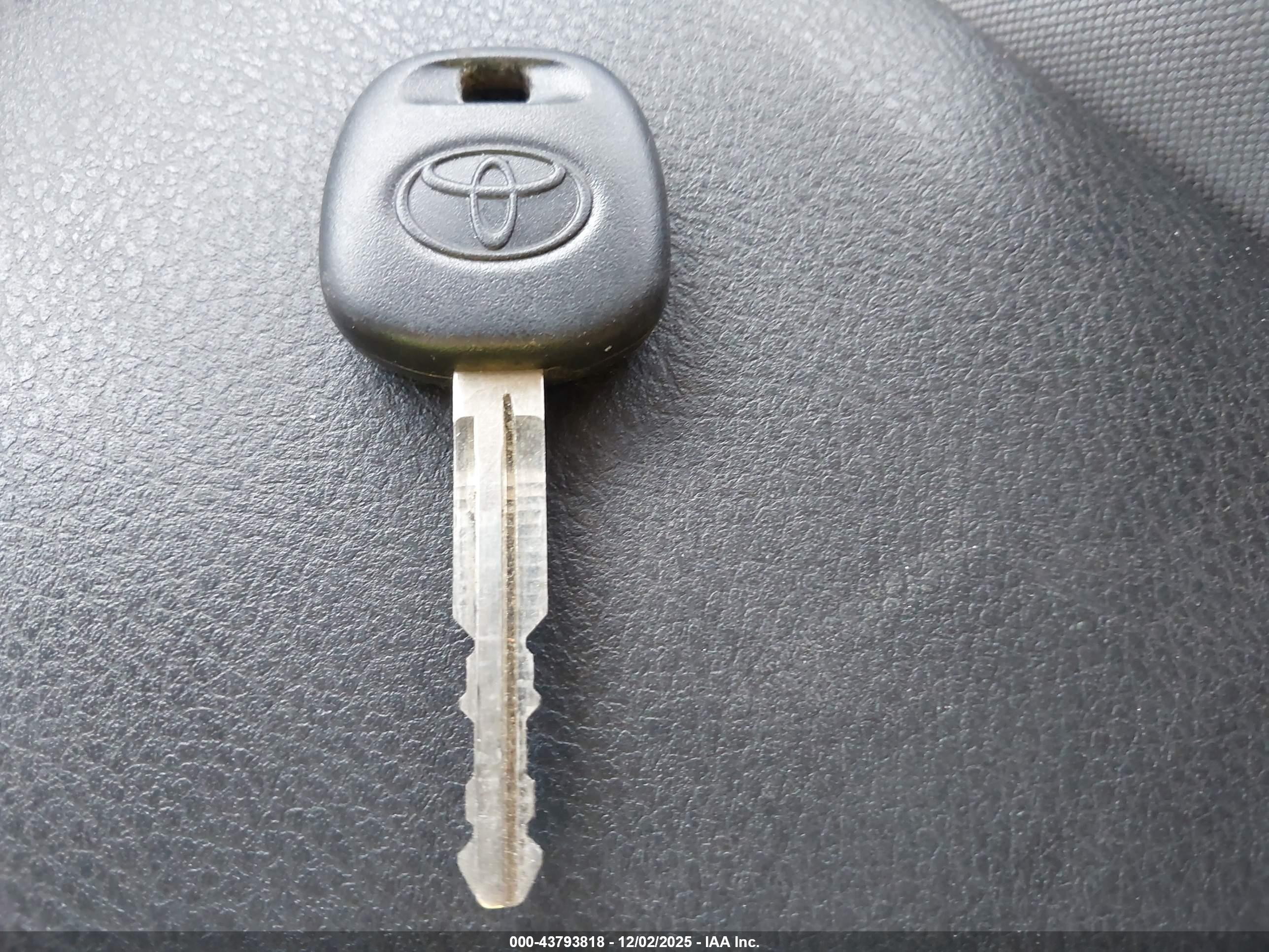 TOYOTA TACOMA image 11